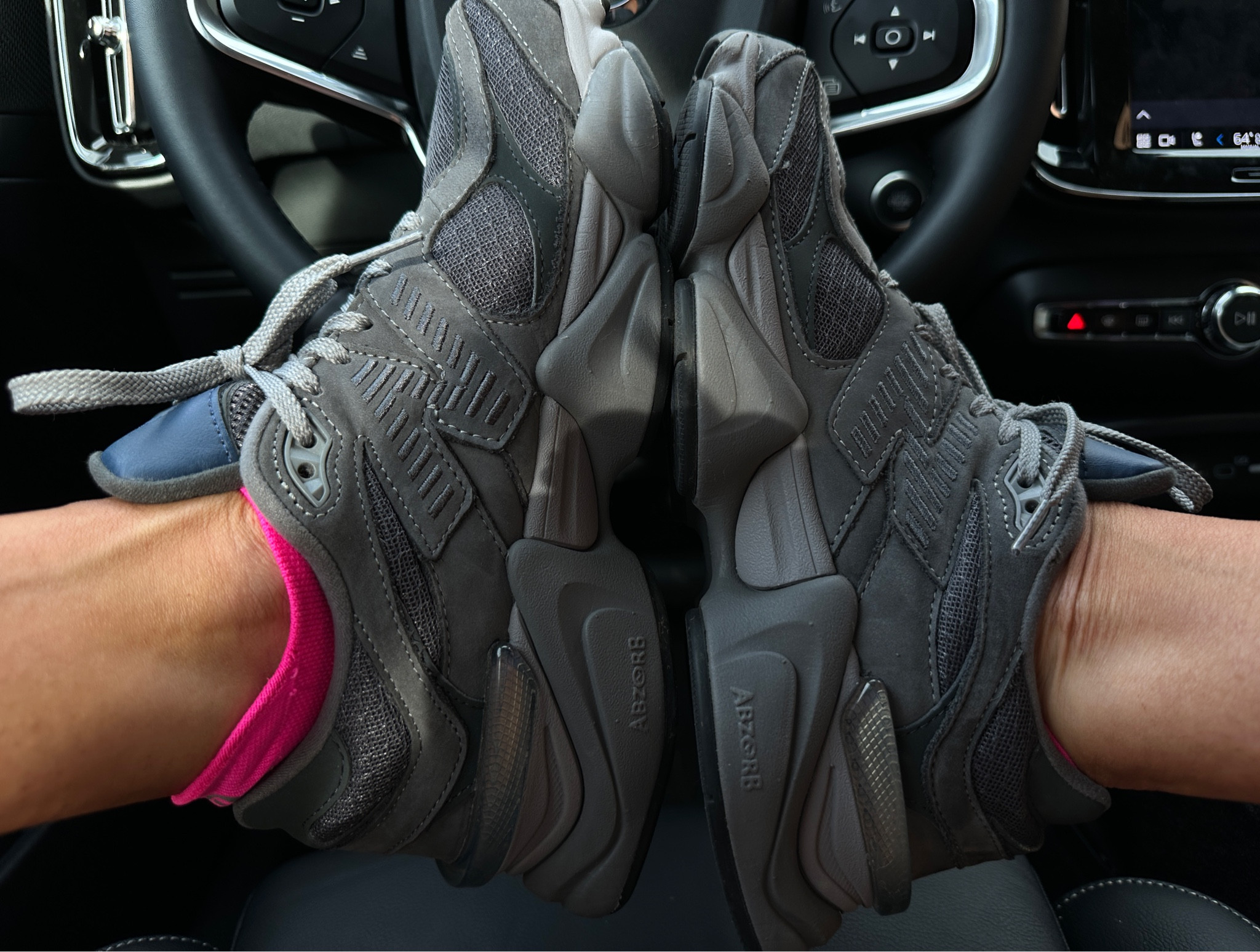 I don’t think my colorway is still available. This is the same shoe style, in a different color  