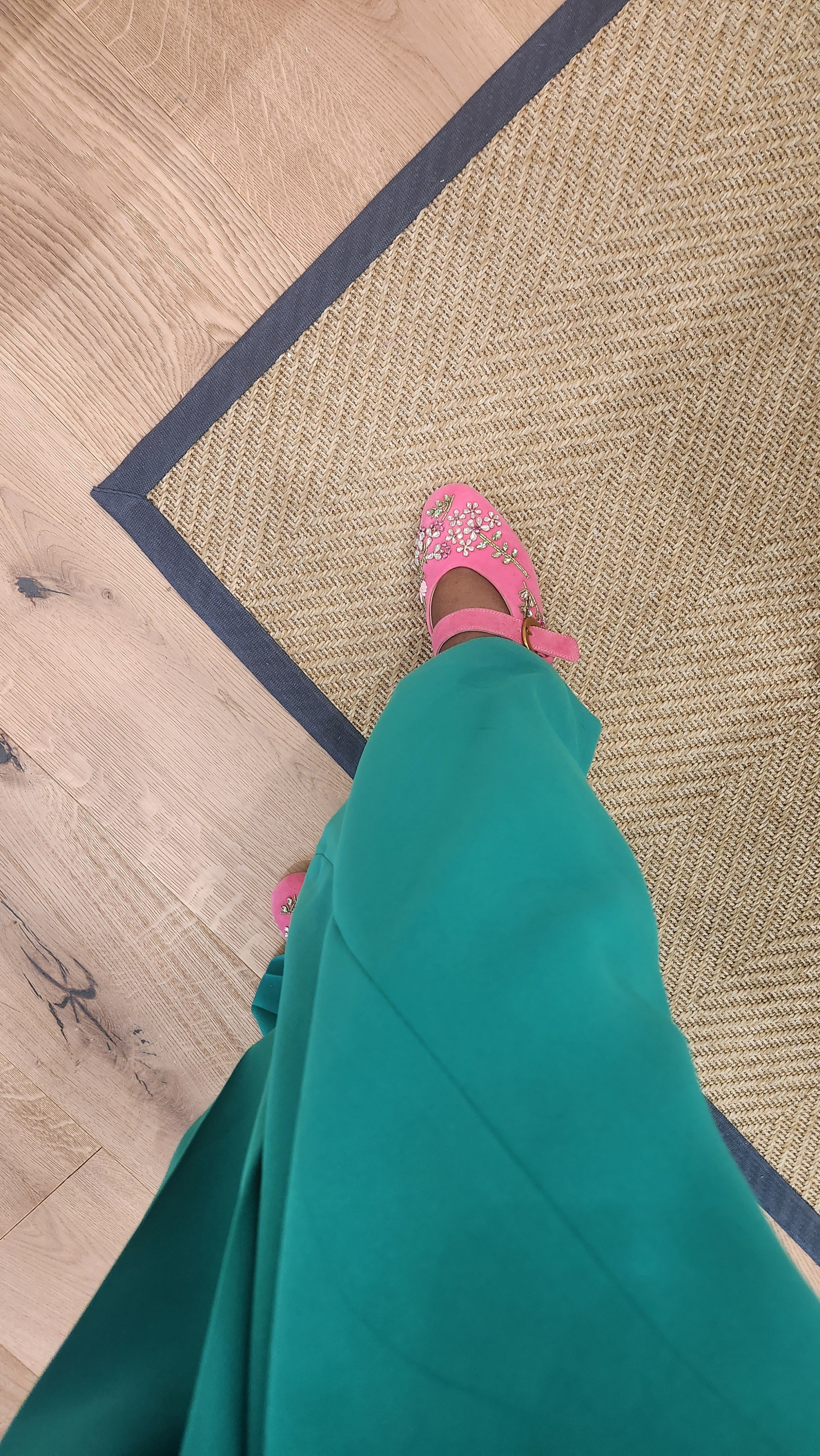 So in love with these sparkle floral flats from Boden. They are perfect for the office outfit or a spring outfit 

#LTKWorkwear #LTKActive #LTKSeasonal