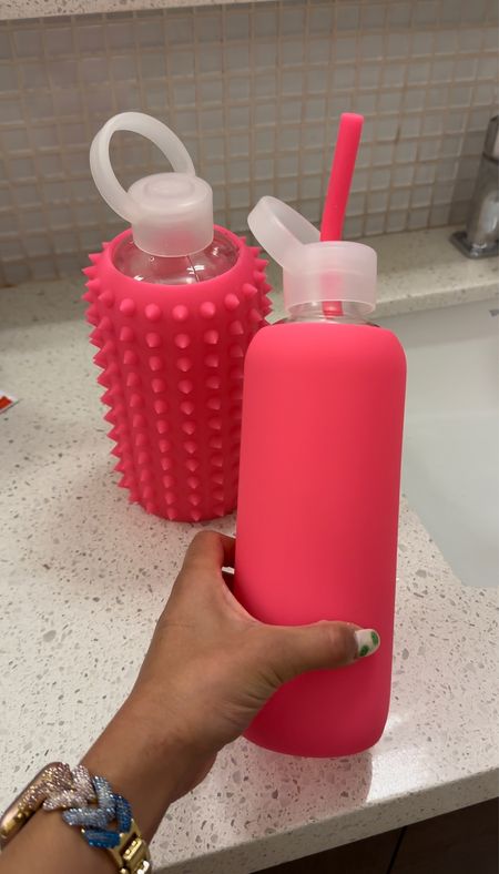 My favorite water bottles. I use them for 🏑, pilates, and around the house. Your water tastes like nothing (as it should), and this sleeve glows in the dark! 