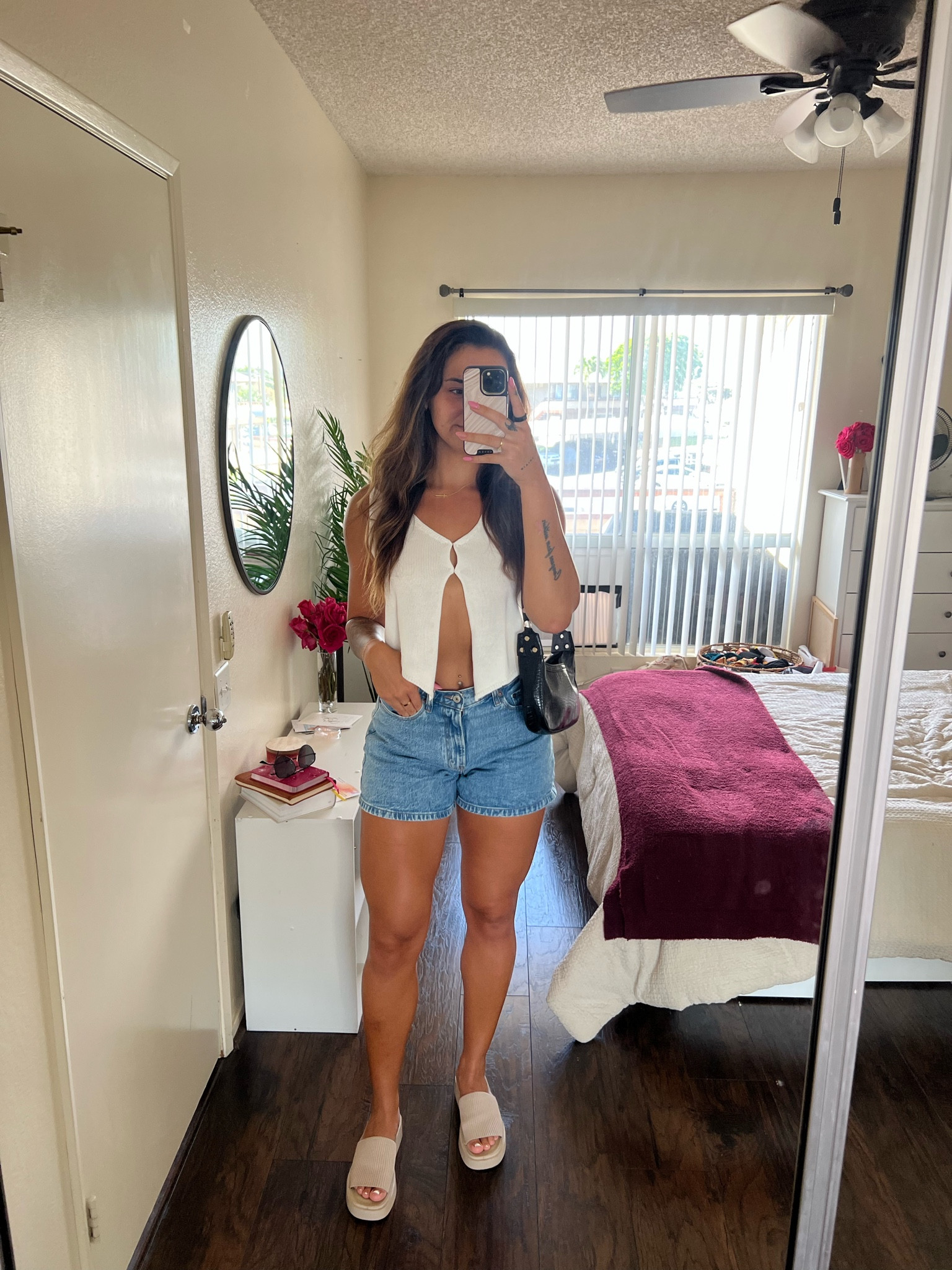 Linked similar handbag!🖤