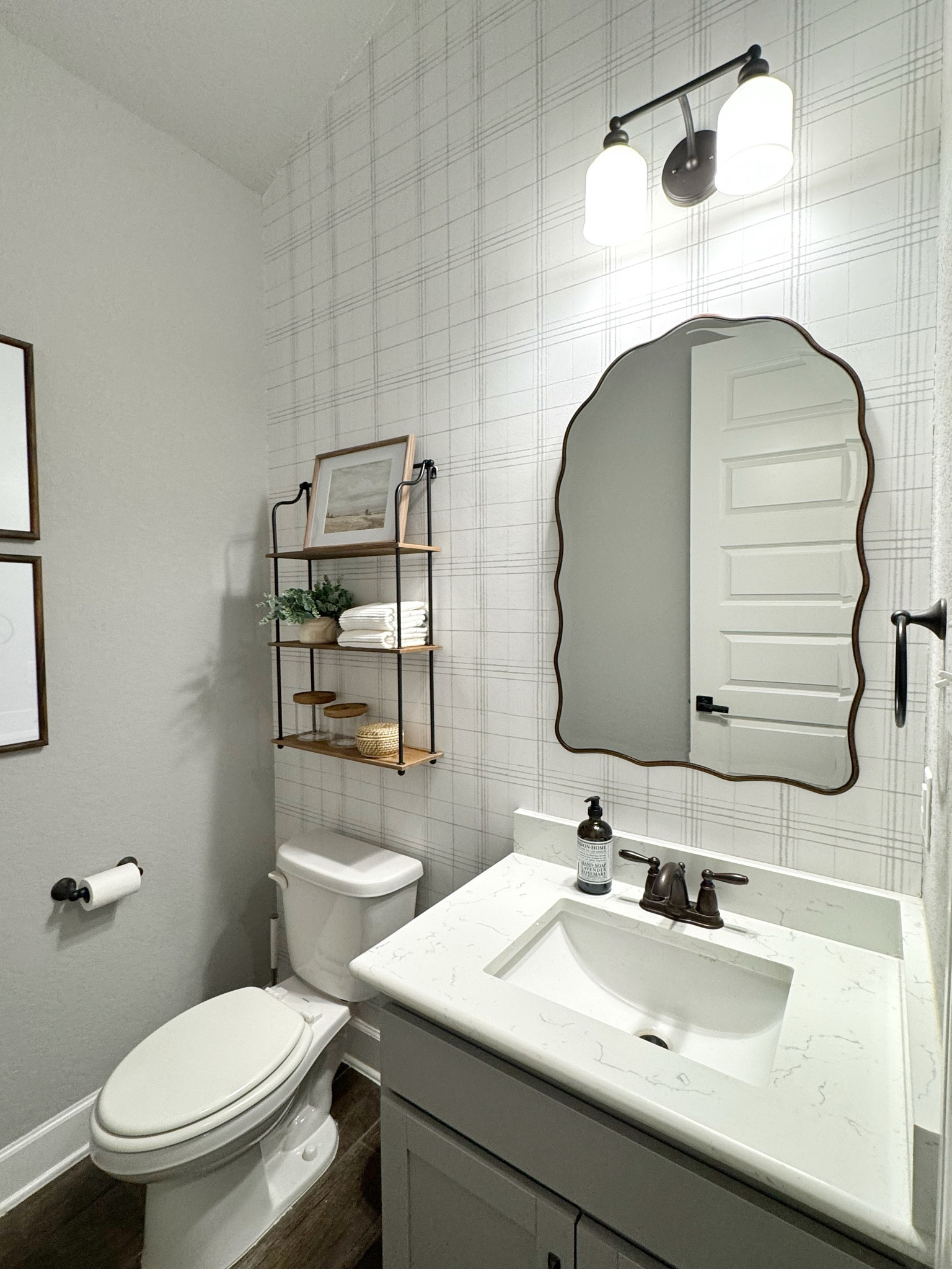 This powder bath refresh 🥰 #powderbath #guestbath #guestbathroom #bathroom #vanitymirror #vanity #wallpaper

#LTKHome