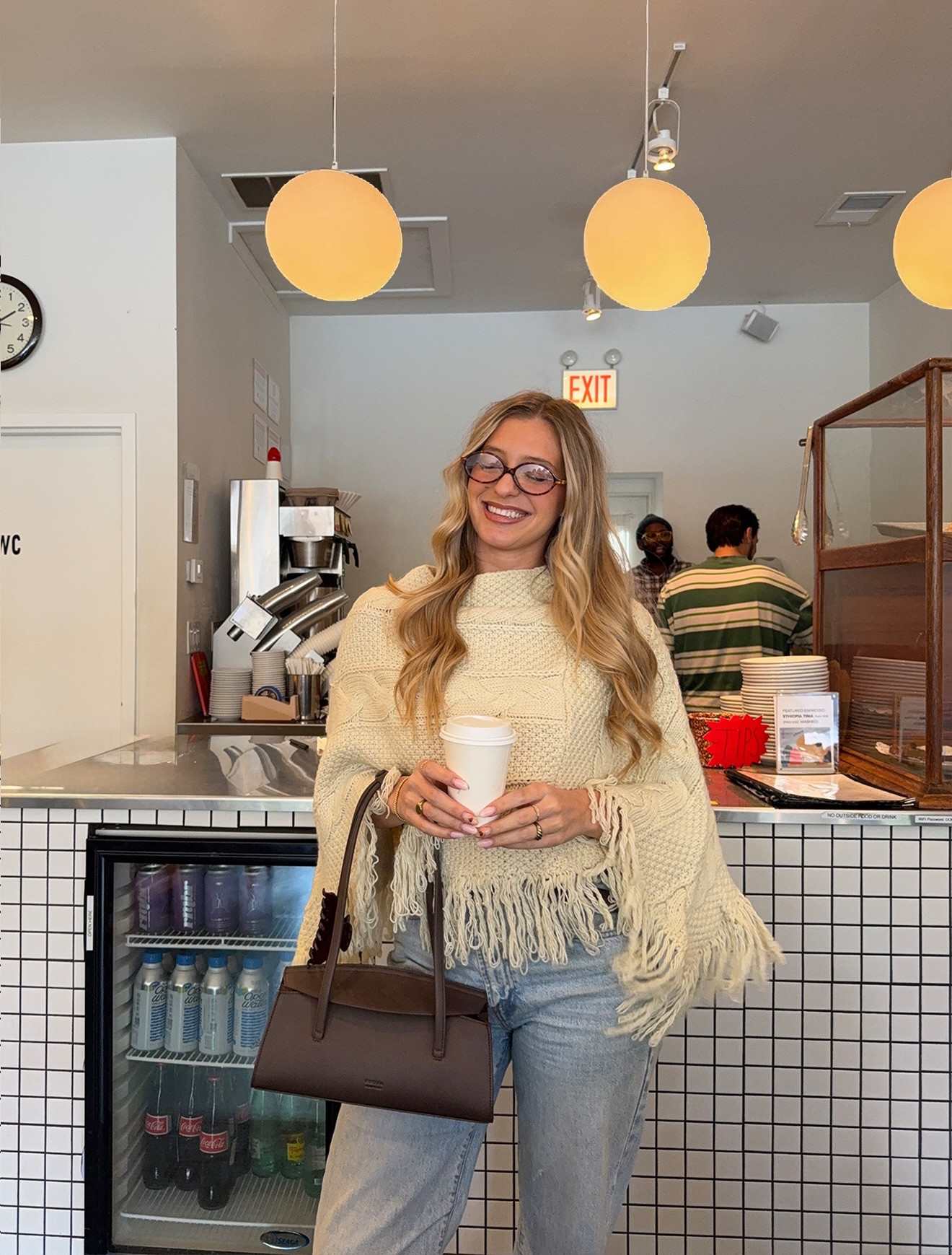 loves a fringe 🤍🧸 @shopcider 

#cider #falloutfit #winteroutfits #outﬁtinspo #pinterestinspo #pinterestaesthetic #pinterestgirl #pinterestoutfit #chicago #poncho #fringe