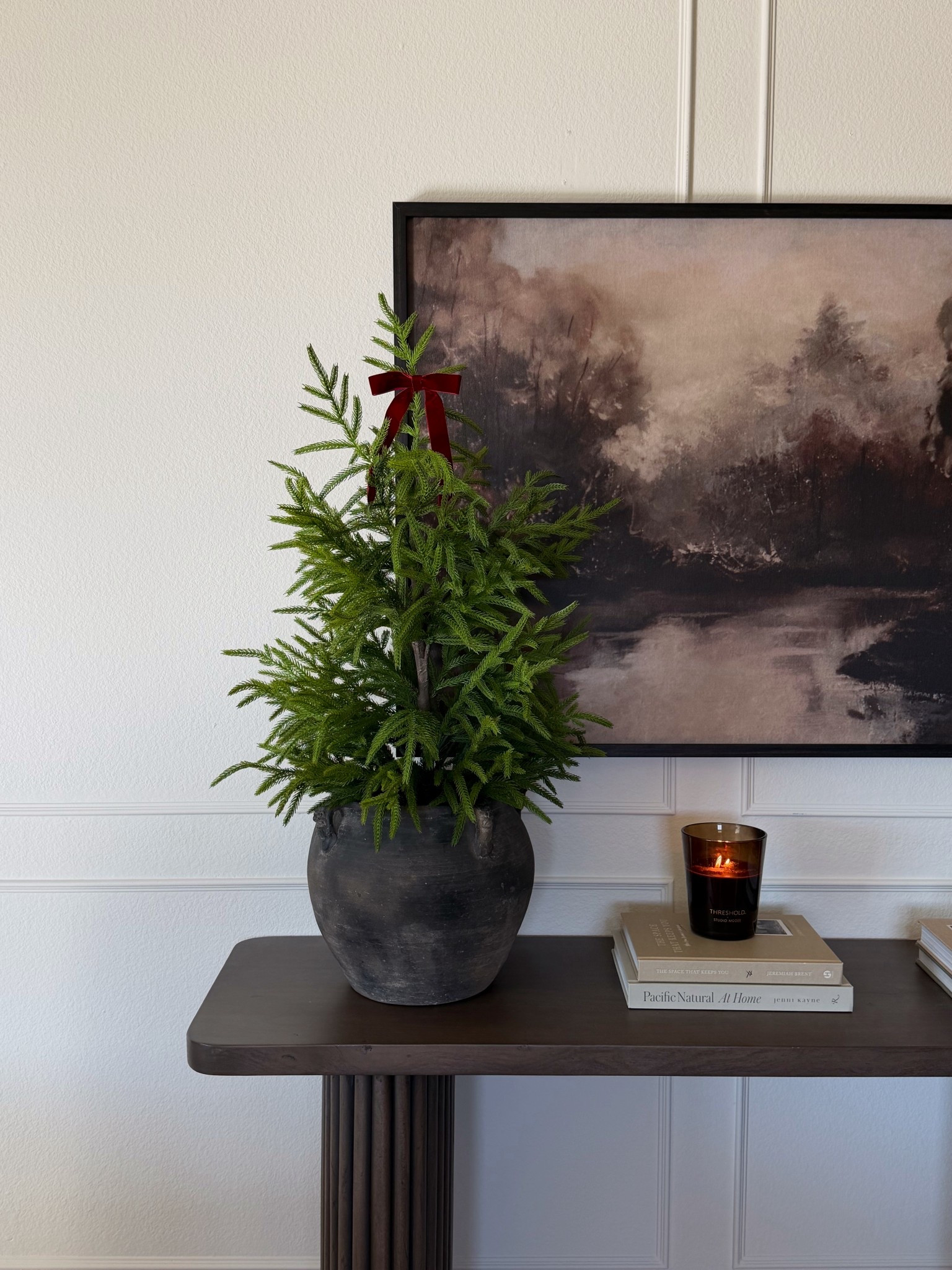 #minichristmastree #neutralchristmasdecor #organicmodernhome #cozyholidayvibes #simpleholidaydecor #christmastreedecor #holidaystyling #modernchristmas #moodyneutraldecor #holidayaesthetic #christmasinspo #minimalholidayhome #consoletabledecor #holidayhomevibes #naturalholidaydecor #dwellstyled