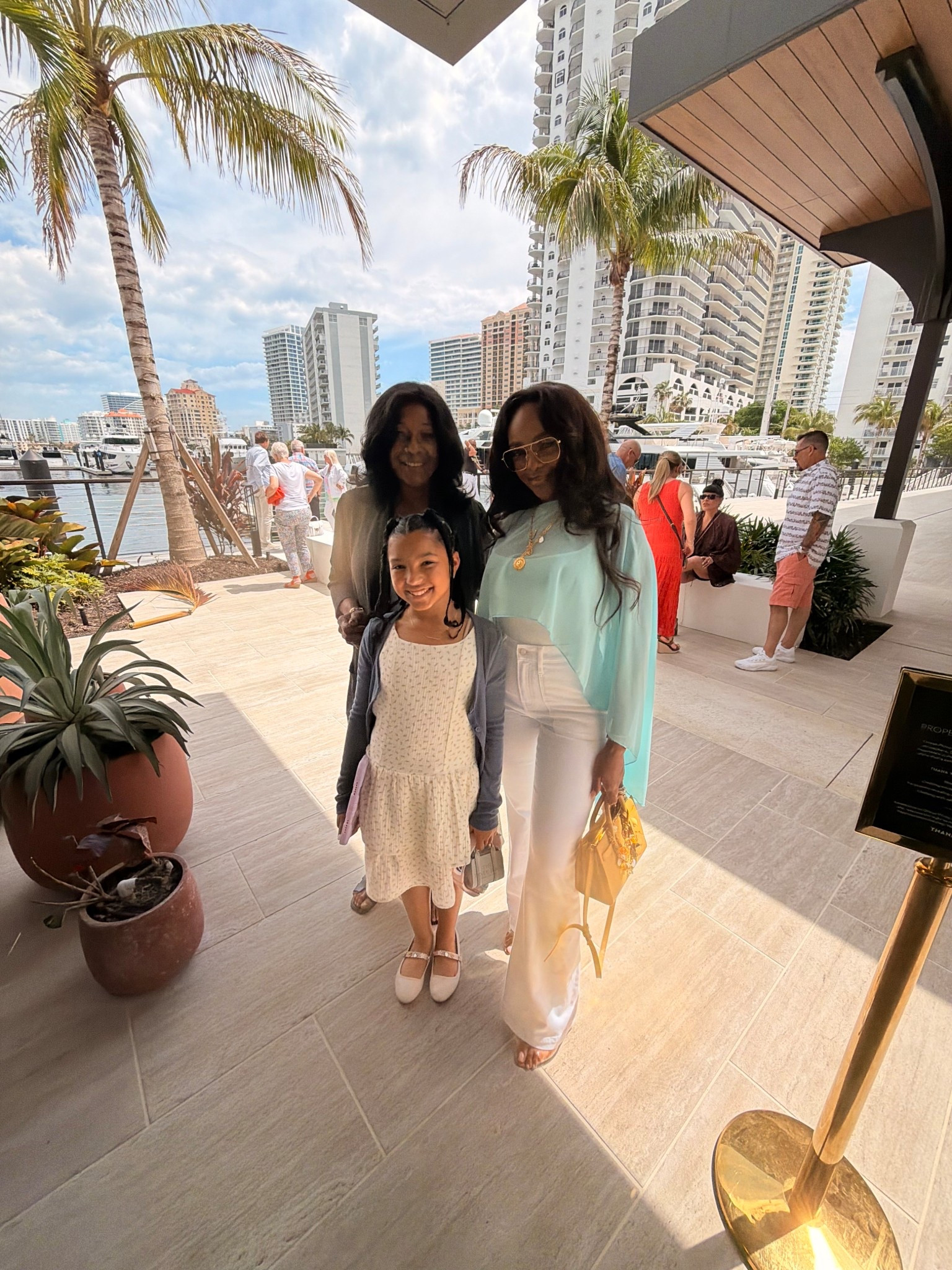 Scroll to shop this chic coastal brunch look 💙

Light, airy layers with crisp white pieces make this the perfect effortless outfit for warm days. Styled multiple ways with different tops or accessories, so the cost per wear keeps getting better while still looking elevated.

Perfect for brunch, vacations, daytime events, and weekend outings.

📏 Measurements: 5’4”, 140 lbs, 34D bust, 27” waist, 40” hips

Follow me on Instagram and YouTube @kirasfashionfinds