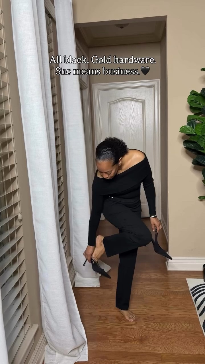 All black everything, but make it intentional. 🖤

Off shoulder. Tailored. Gold accents throughout.

Black structured bag. Black pumps. Amber lens.

This is not a coincidence. Every single detail was chosen on purpose.

Because after 40 that’s exactly how you move through the world.

On purpose. With intention. In all black. 

xoxo, Mystiqua Trinette

#AllBlackEverything #StyleOver40 #WomenOver40 #BecomingHER #EffortlessStyle