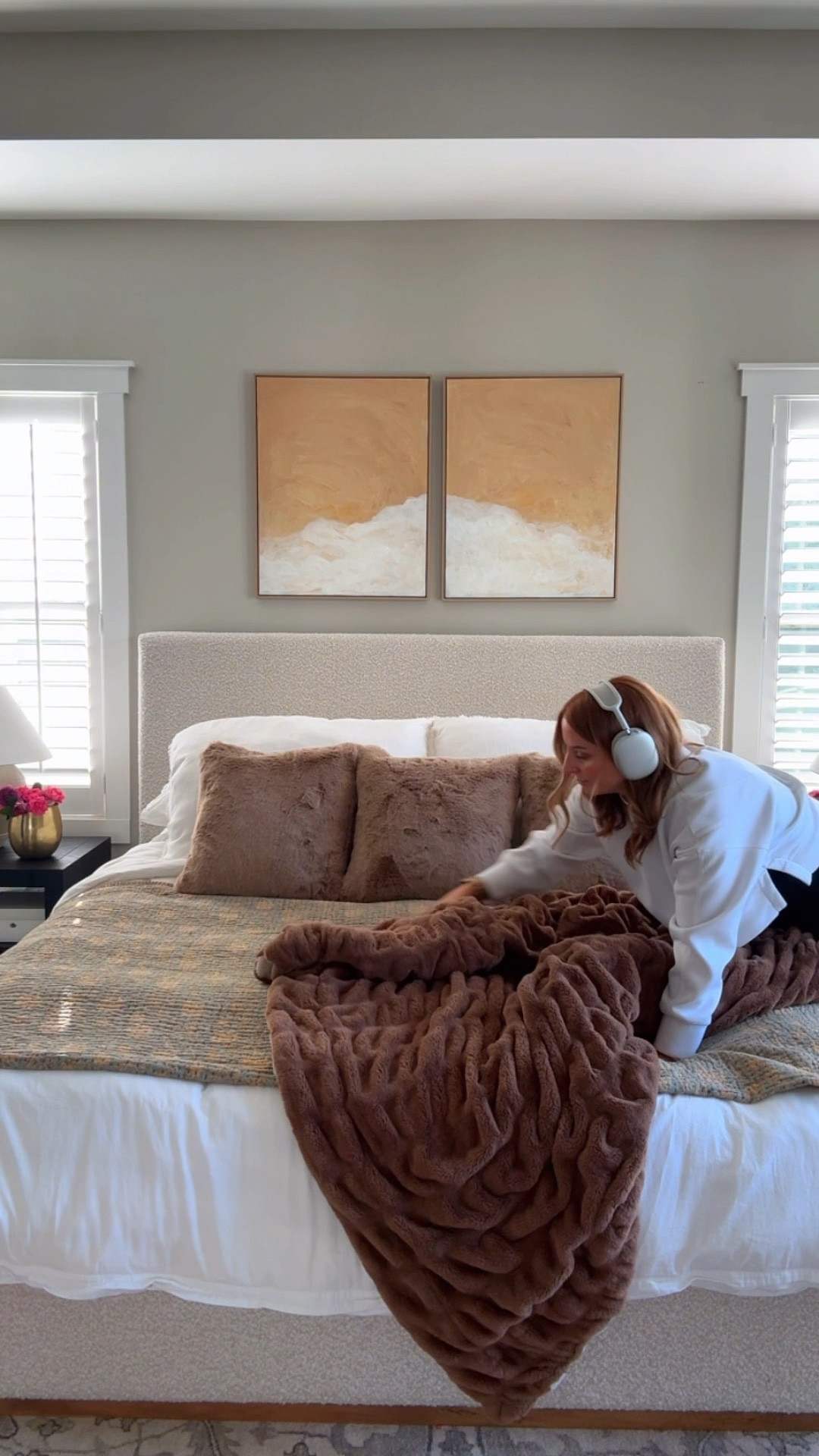 Luxury comfort, half the price. 🤎🐻 My favorite blanket company now has pillows too!! Comment- YAY for the links! Use my code for SARAHRAY50 for 50% OFF everything, all Lola blankets + pillows+ candles, trust me, you’ll be obsessed!