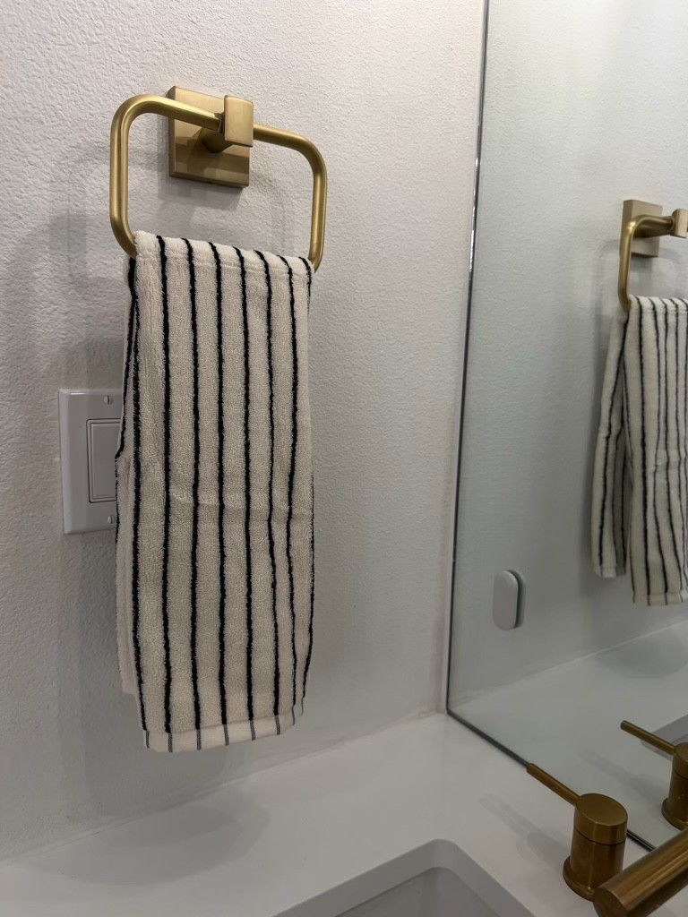 Been loving these striped hand towels for the fall!

Amazon, amazon finds, amazon products, hand towels, home, home essentials, striped hand towels