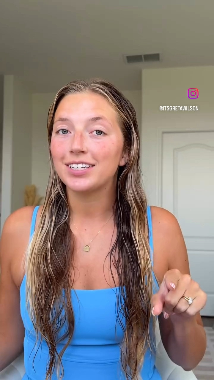 proof you can still have pretty wavy hair, even after having a baby🌸🌞 @HerbalEssences #HerbalEssencesPartner #ad  #CVS #postpartum #postpartumhair