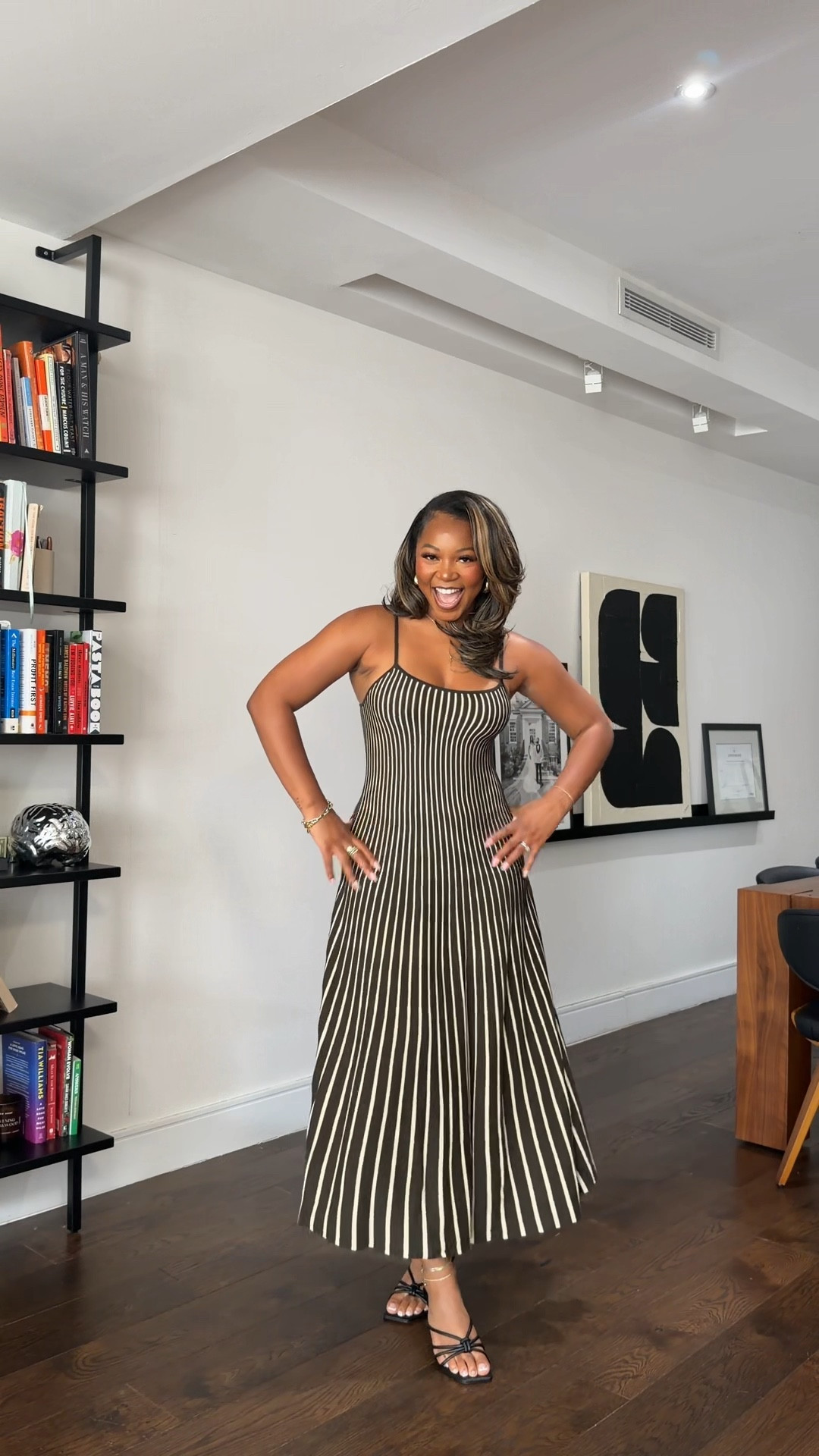 5’9 200 lbs wearing a large in the color and medium in black and white!!!