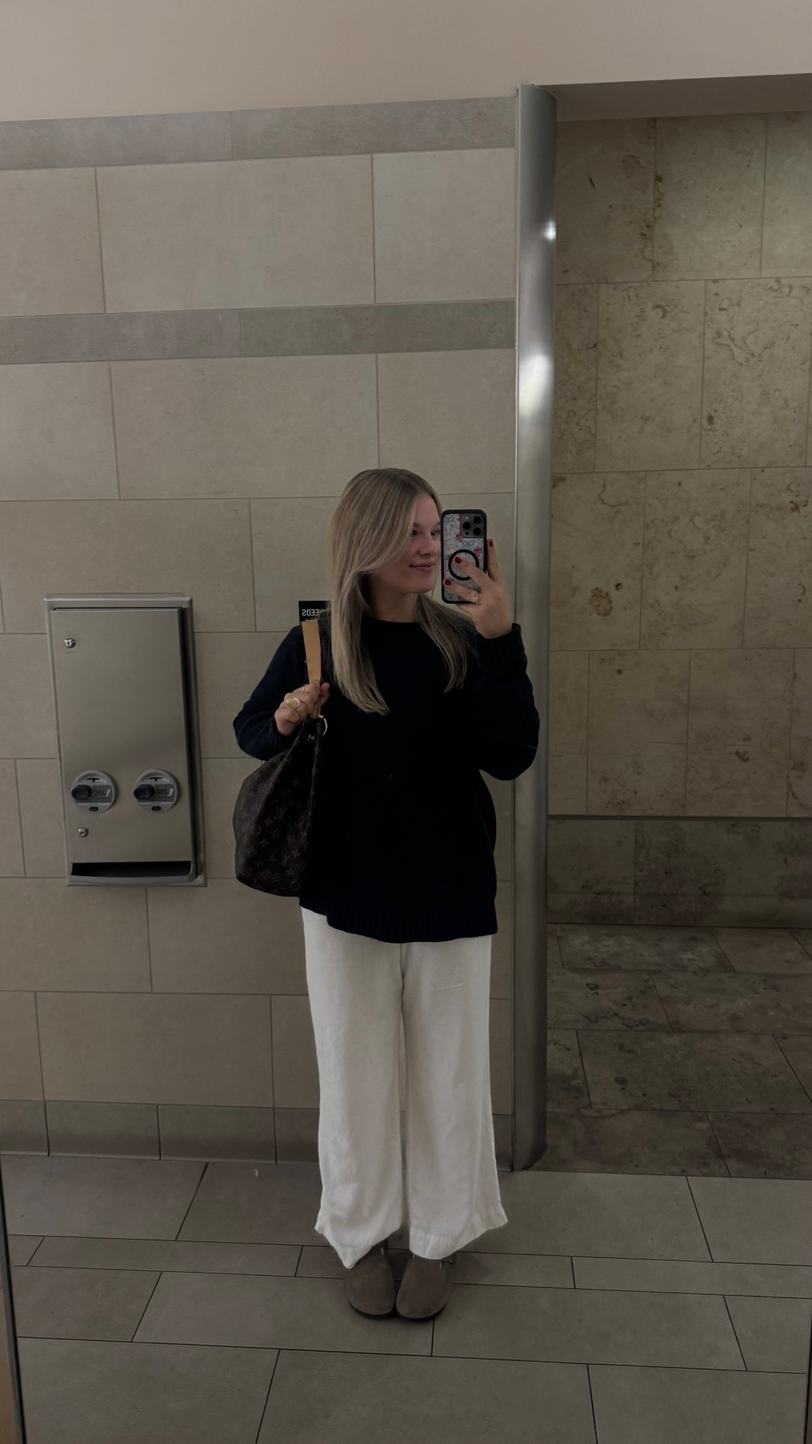 Travel weekend #1 - airport ootd 
so comfy!! 

#LTKSaleAlert #LTKTravel