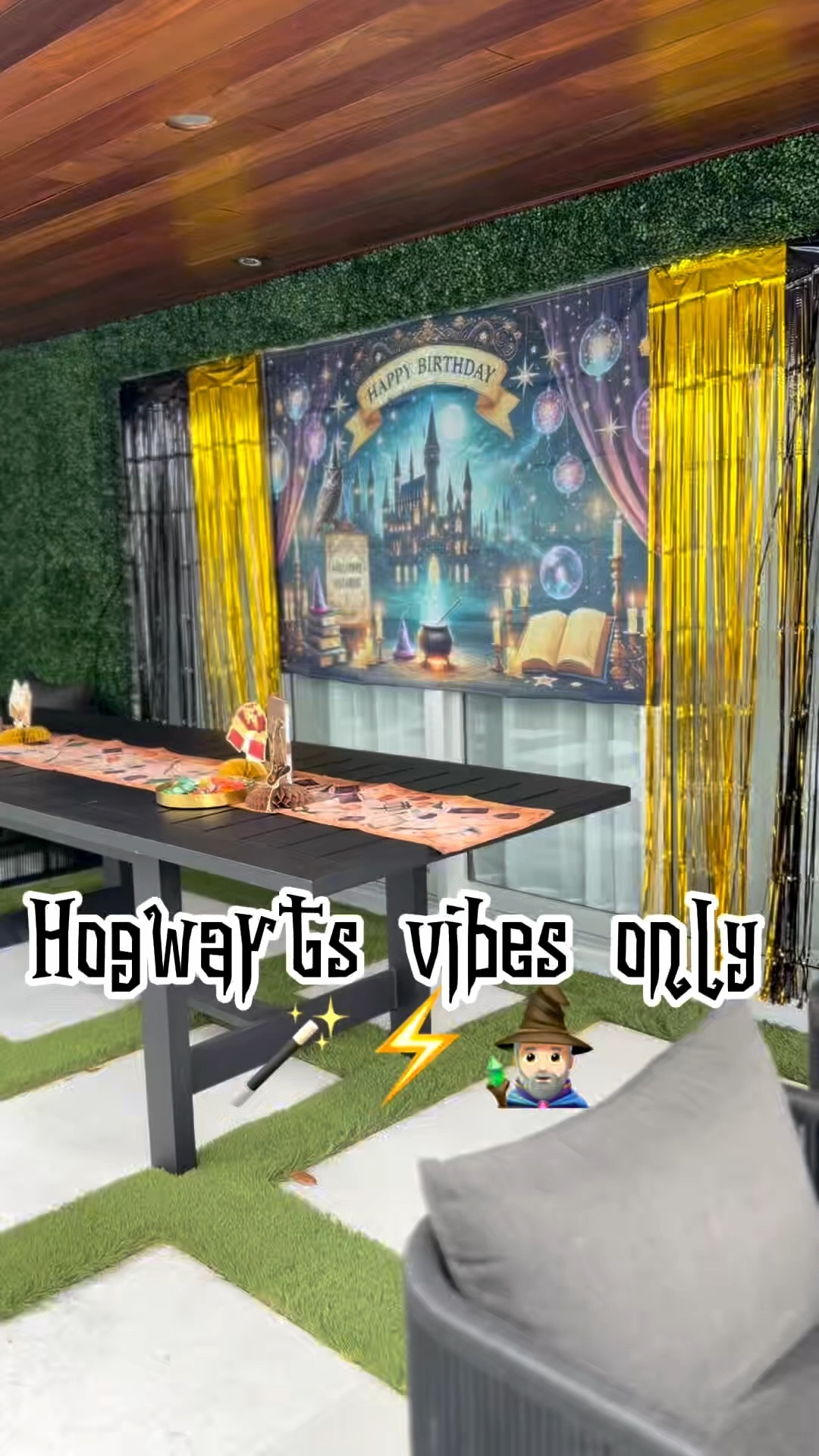 Hogwarts vibes only 🪄⚡️ Shop the details 🔗 ✨A little birthday magic for one of my favorite wizard’s special day 🪄