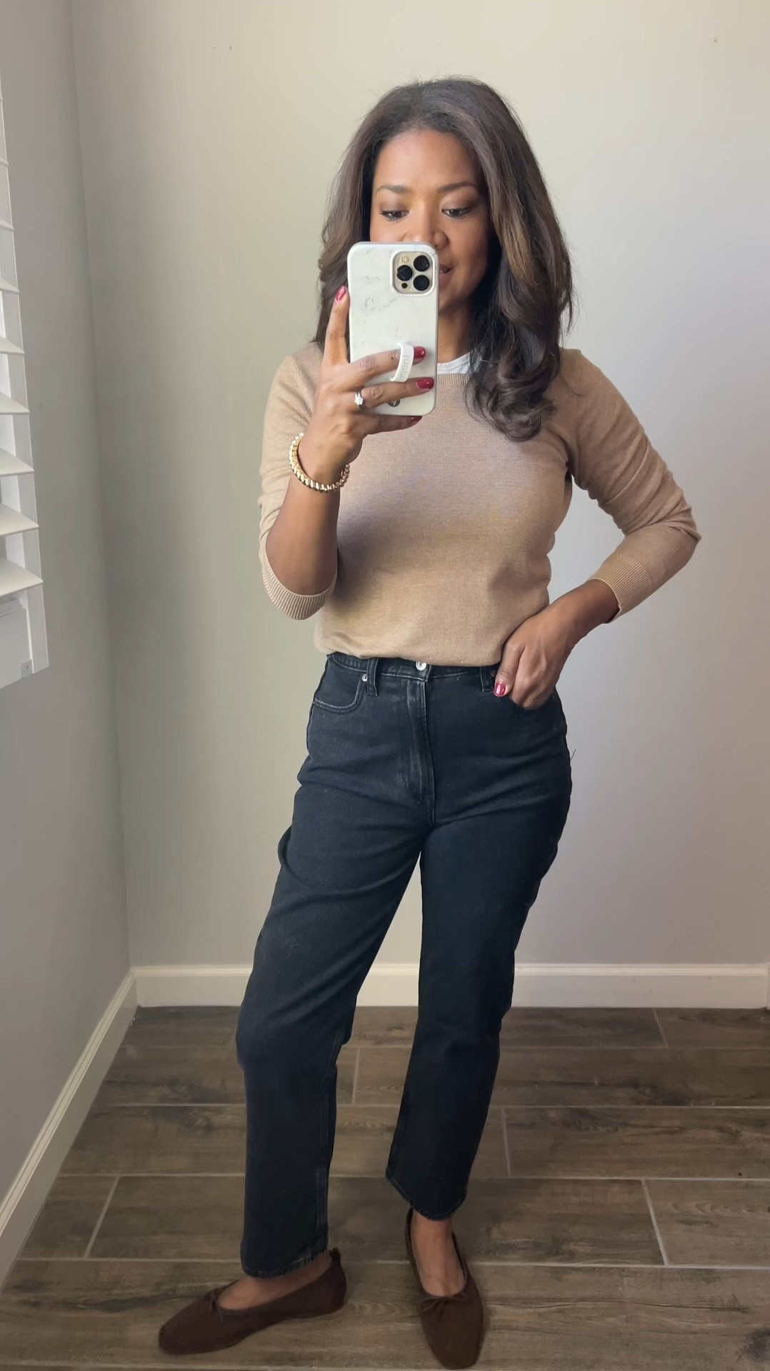 Abercrombie denim is 20% off this weekend! Wearing a size 27/4 regular in these. I am 5.5” 

#LTKSaleAlert #LTKFindsUnder100 #LTKFallSale