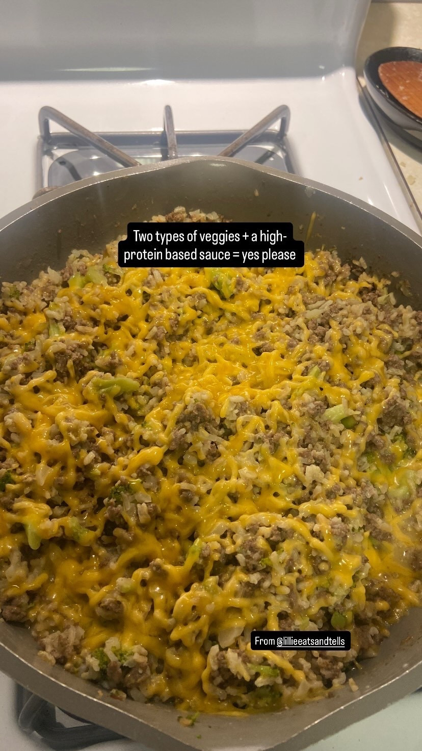 Two types of veggies + a high-protein based sauce = yes please  From @lillieeatsandtells
