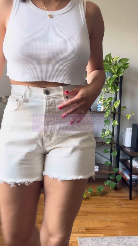 The best high rise denim shorts for the women with curves! The dad shorts from Abercrombie have been my favorite jean shorts for the last few years. They last me summer after summer and the fit is the best I’ve found after years of struggling with gapping at the waist. Highly recommend these if you’re curvy and want the slightly looser denim shorts look!

#LTKstyletip #LTKcurves #LTKSeasonal
