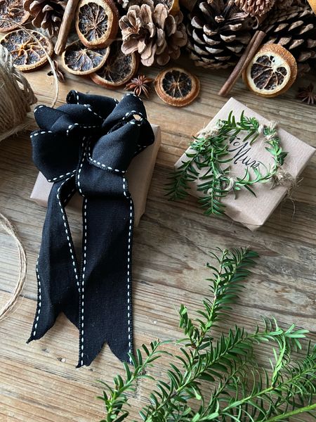 Christmas wrapping ideas with black ribbon with white stitching and brown wrapping paper 

#LTKGift (“Entry”)

#LTKeurope #LTKHoliday #LTKhome
