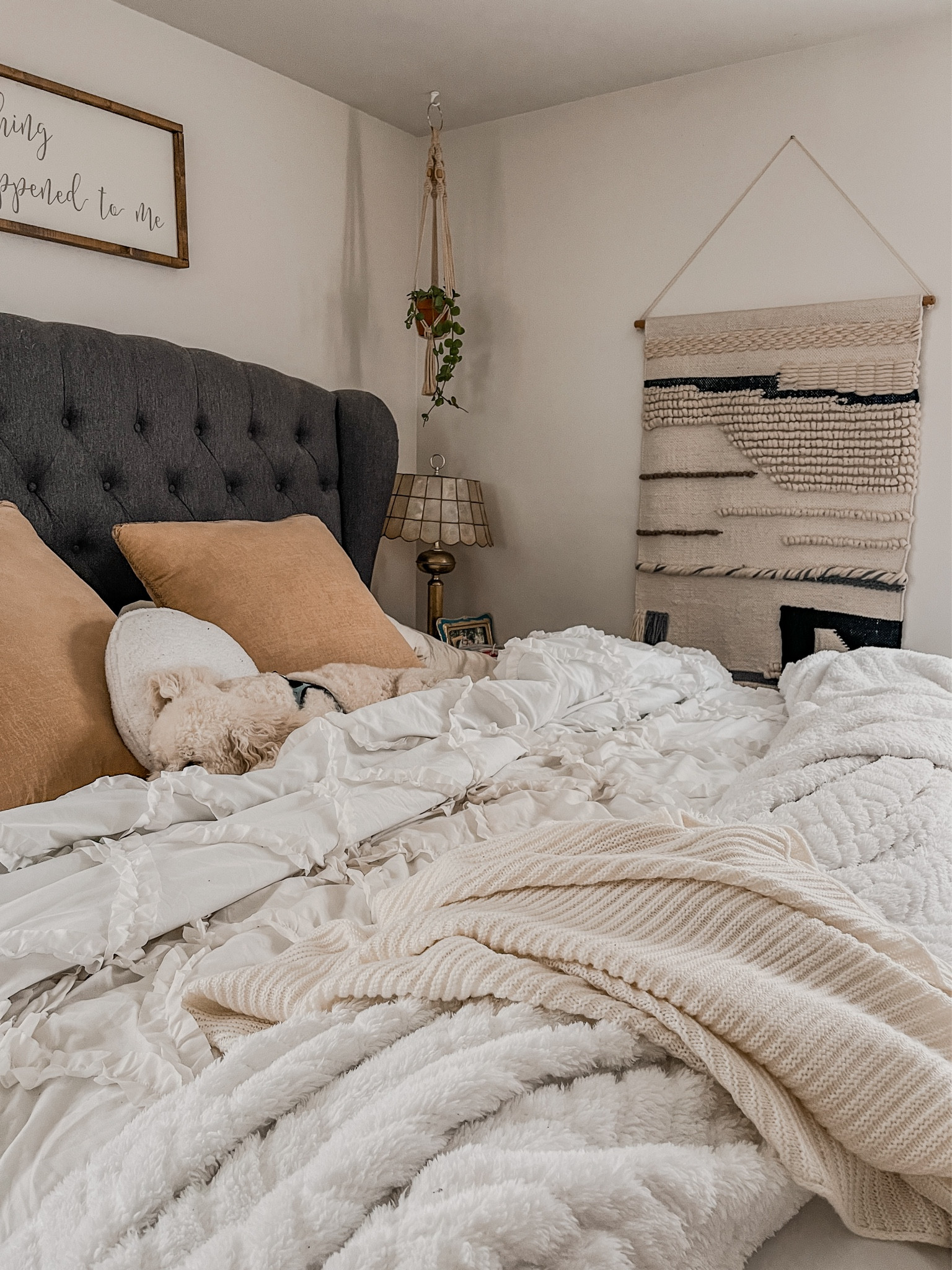 Cozy bedroom decor 



#LTKhome #LTKstyletip #LTKfindsunder100