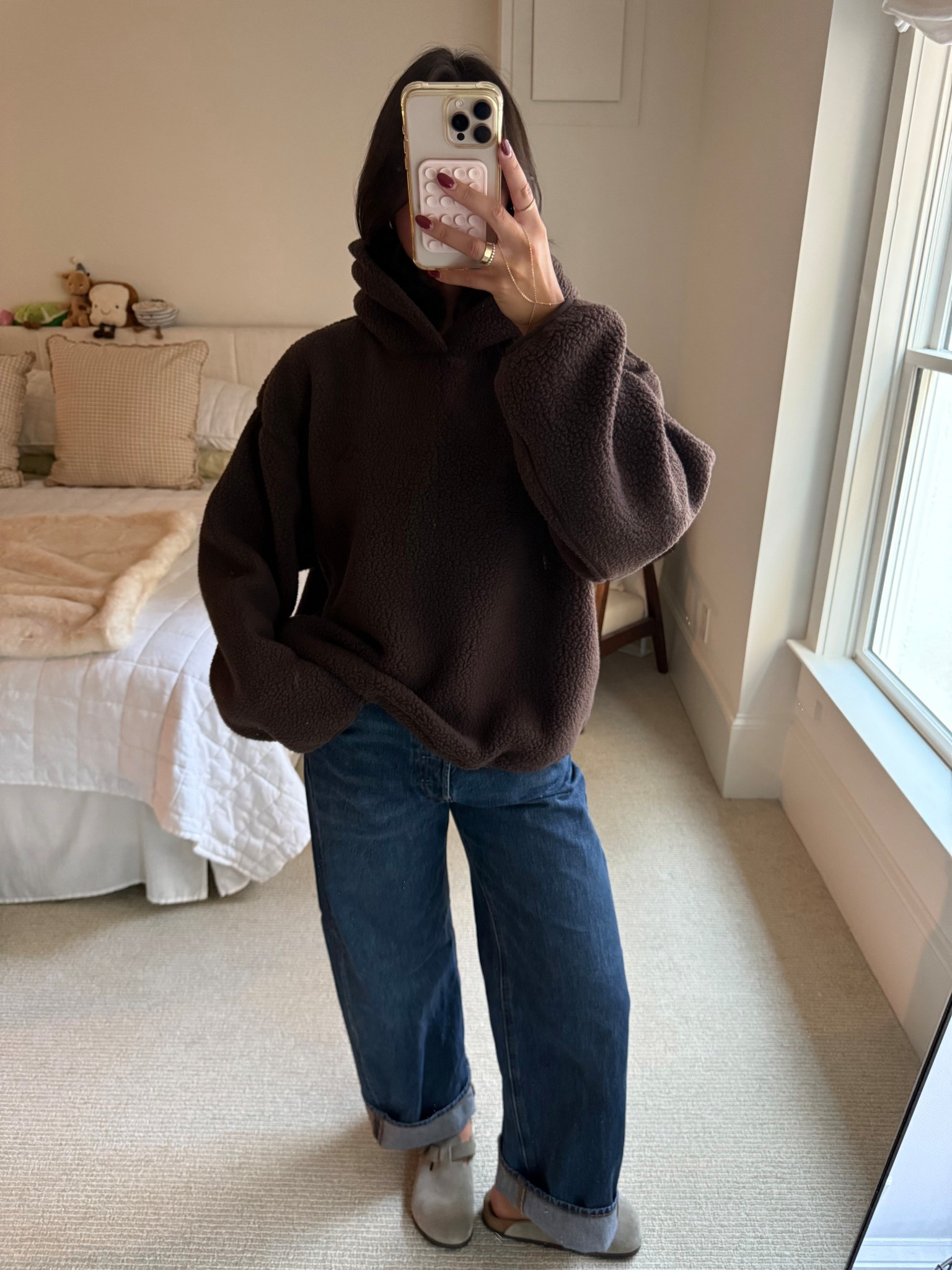 One of the coziest fleeces I’ve worn yet & such a great closet staple. Wearing a size L for an oversized fit! Linked a similar one because this one was sold out! @Aritzia #Ad #AritziaPartner 