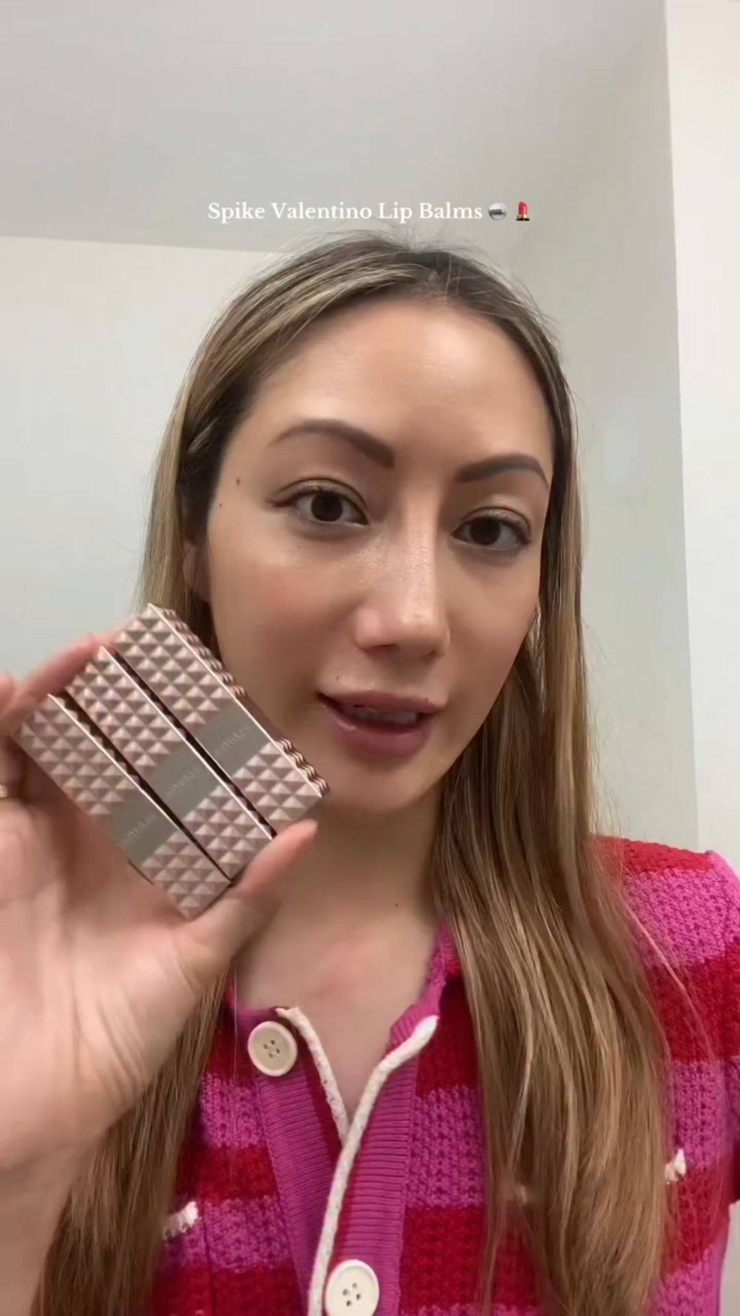 Try on some new Valentino Spike lip balms with me! 🪩💄
.
.
#giftedbyvalentinobeauty #valentinobeauty #spikevalentino @valentino.beauty #lipbalms