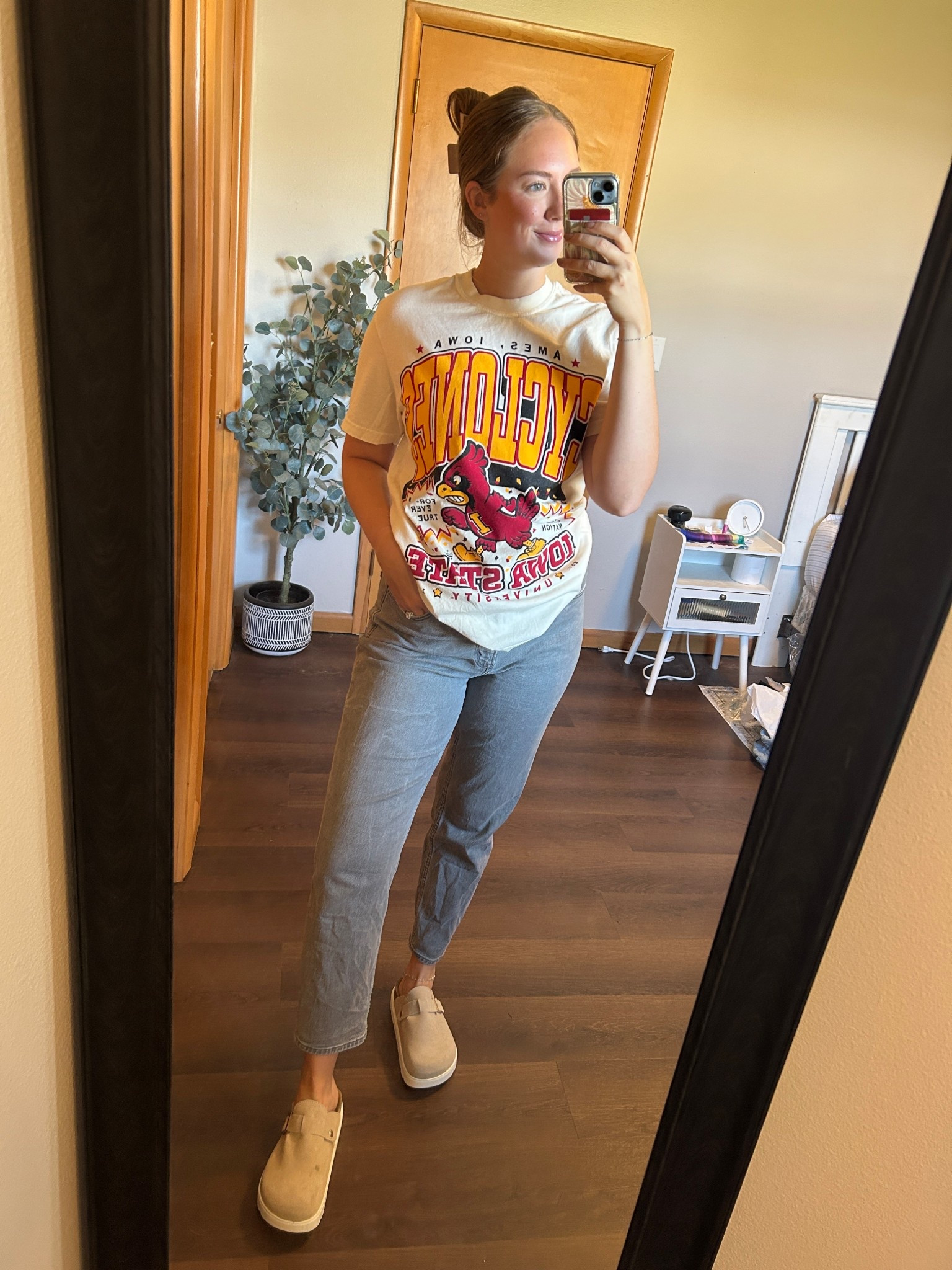ISU gameday OOTD! ❤️💛🌪️

I’ve been loving a good charcoal jean since being analyzed a summer! ☀️ linking some options here! 👇👇