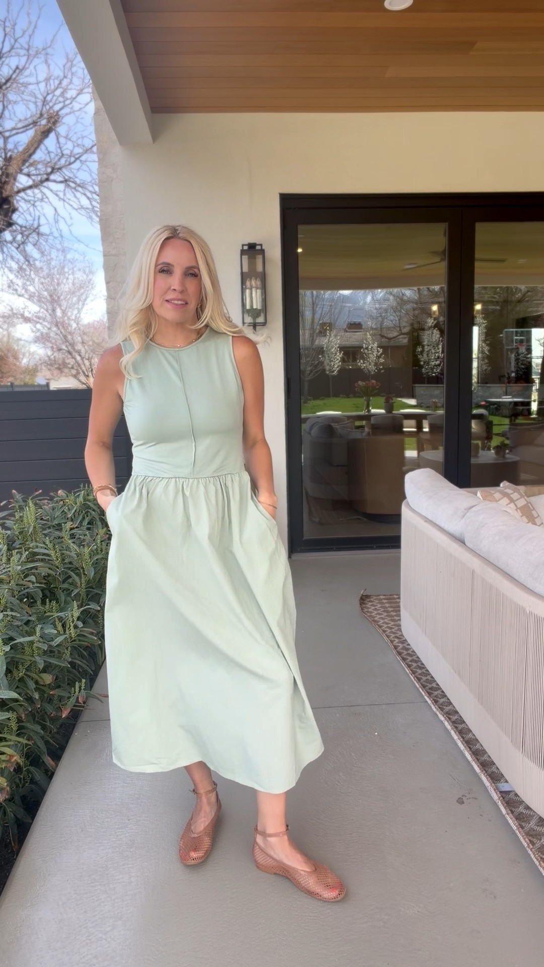 This dress is so flattering! Comes in tons of colors too! Size M

#LTKgrwm #LTKootd #LTKmomlife