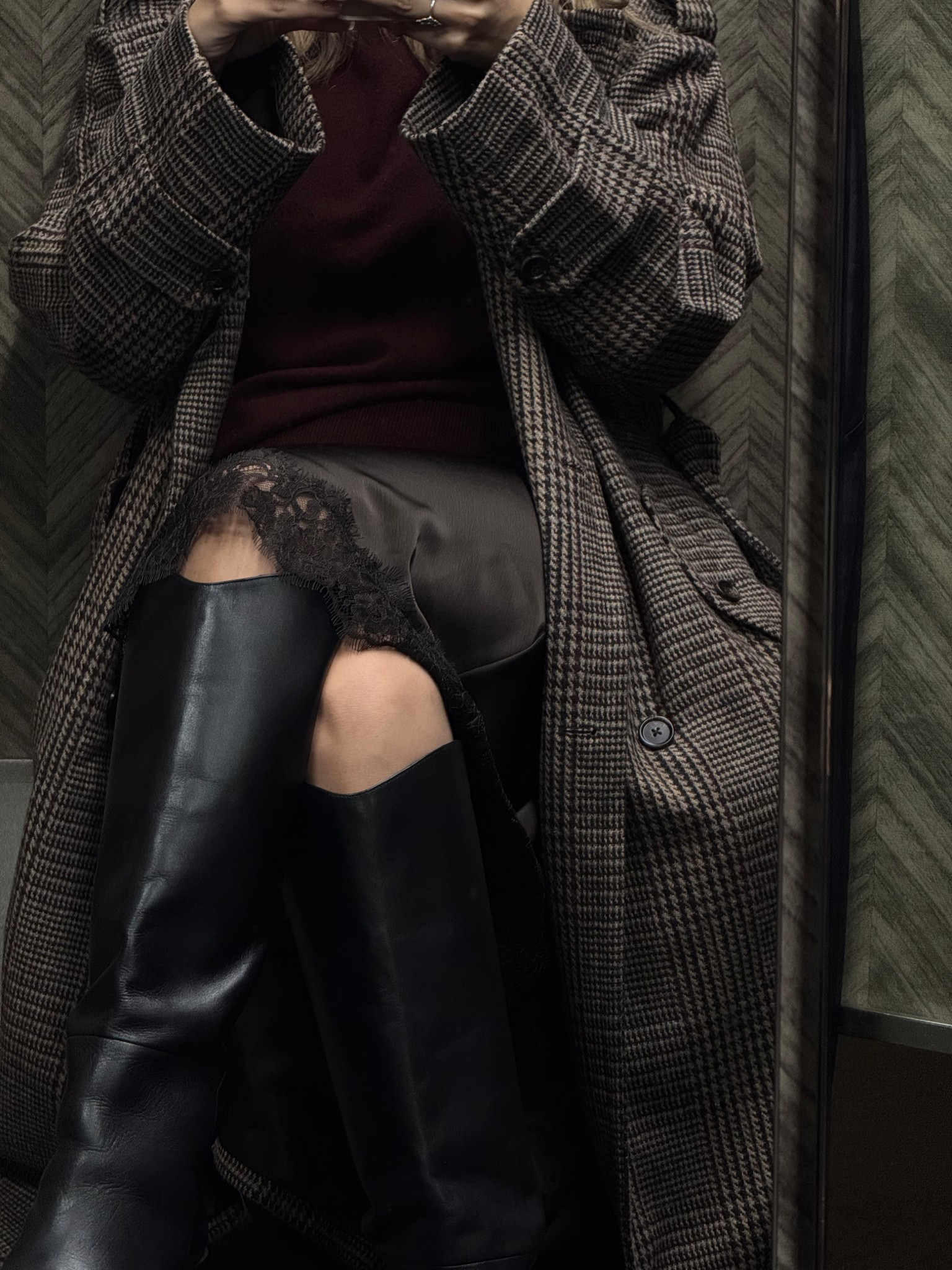 There is no better season than autumn and no one will convince me otherwise. These layers and colors make myself so happy. 🤎🎞️🫶🏻🧦🪵🍂

#LTKMidsize #LTKWorkwear #LTKSeasonal