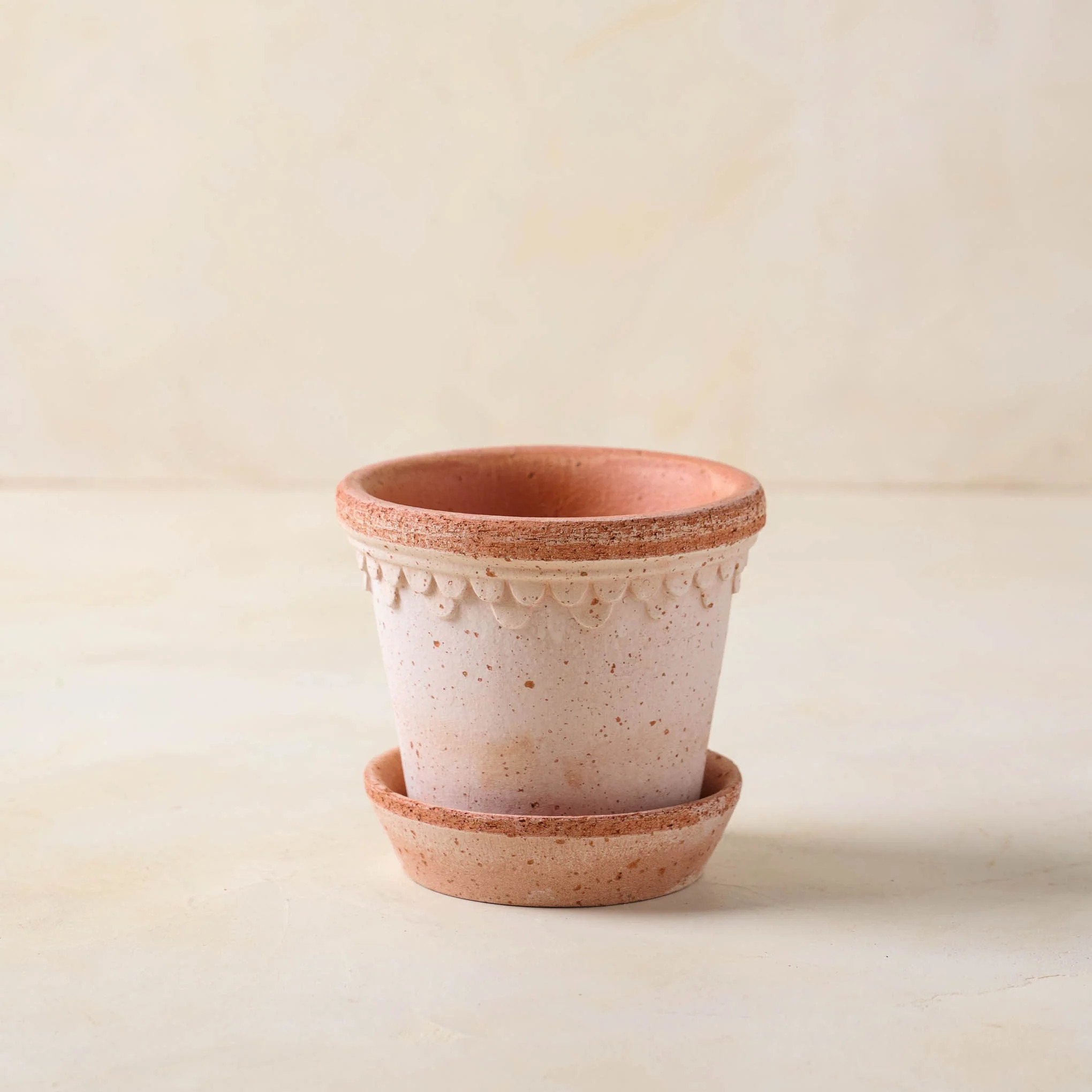 Terracotta Bergs Pot | Magnolia