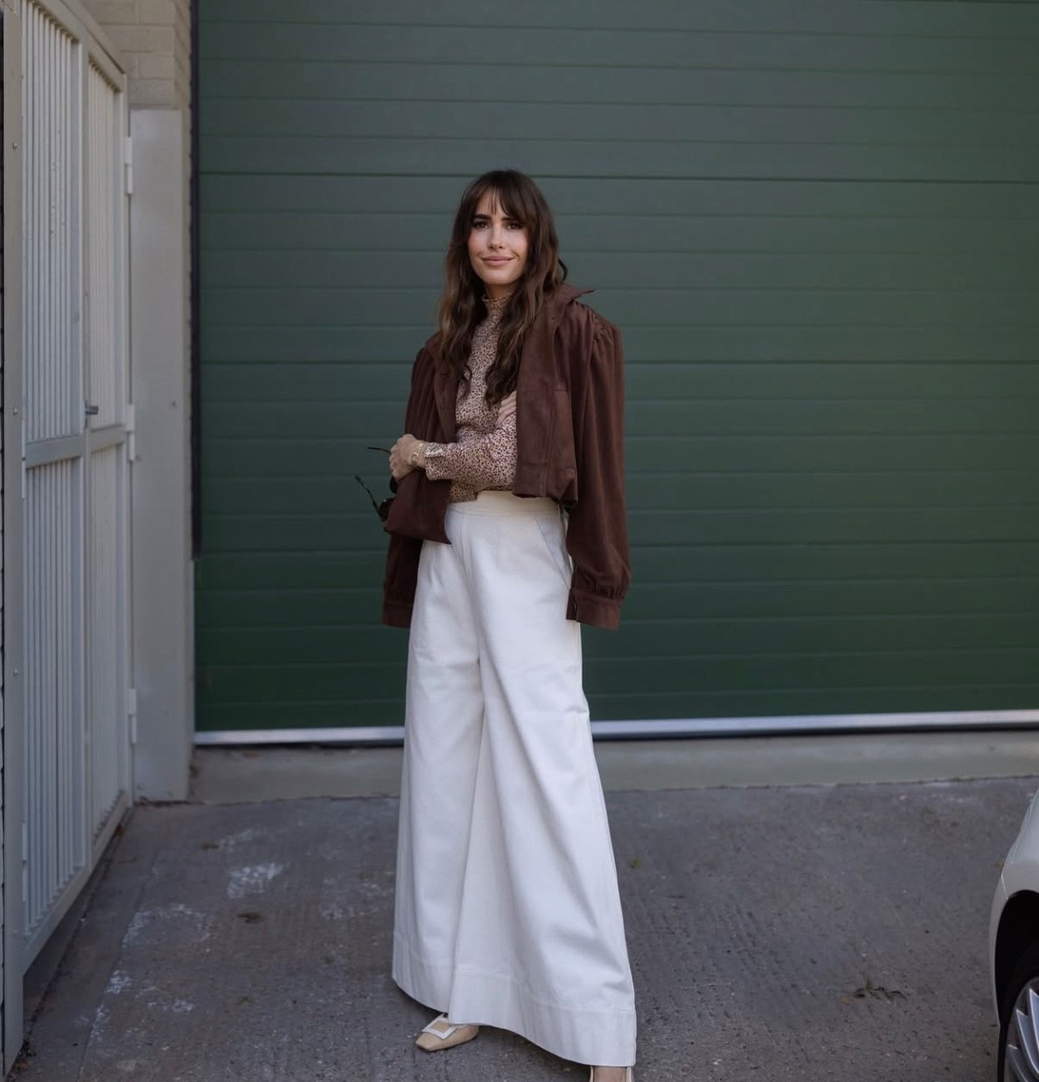 A pairing I come back to every autumn: brown suede with clean white. Simple and classic

#LTKworkwear #LTKautumn #LTKstyletip