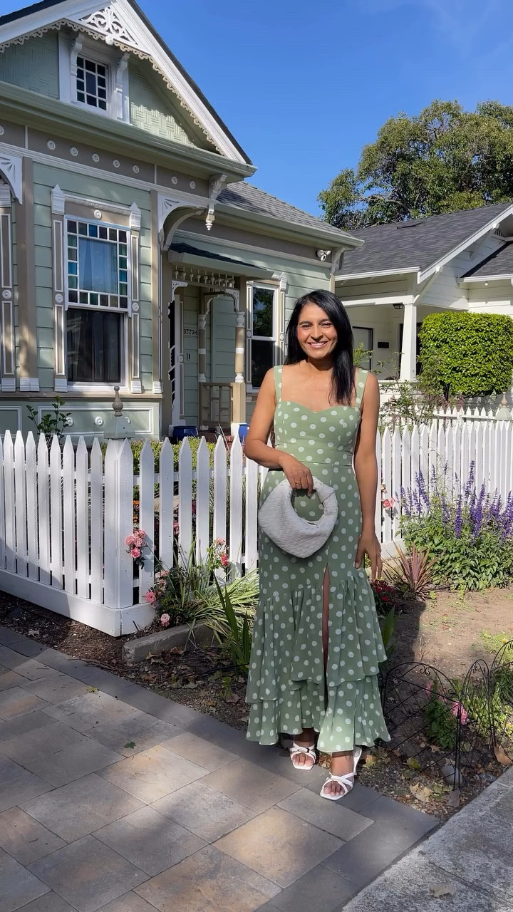 But did I understand the assignment??? 😛😛🍵🍵 Move over butter yellow, there’s a new spring hottie in town! Matcha green?? Yesono??? Who else is digging this shade this spring??? 
.
.
.
Outfit is linked here 👇
.
.
.#lulus #lovelulus #lulusambassador 
#matchagreentea #matchagreen
