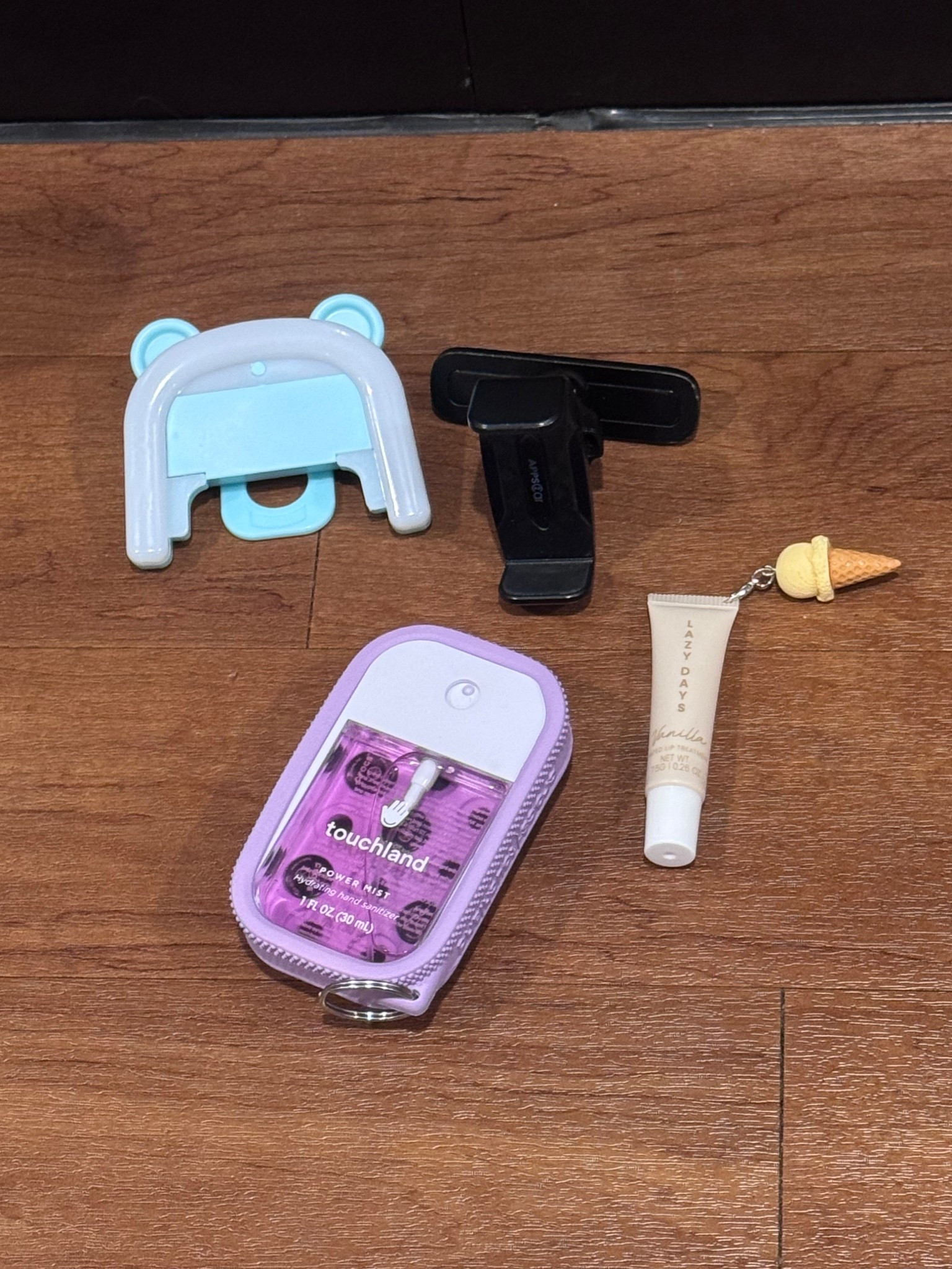 Check out a few of my gym essentials 

Coming in hot with a selfie light , phone mount , lippy & hand sanitizer 


#giftidea #gymessentials #gymmusthaves #gymfinds 

#LTKfitnessgoals #LTKActive #LTKTravel