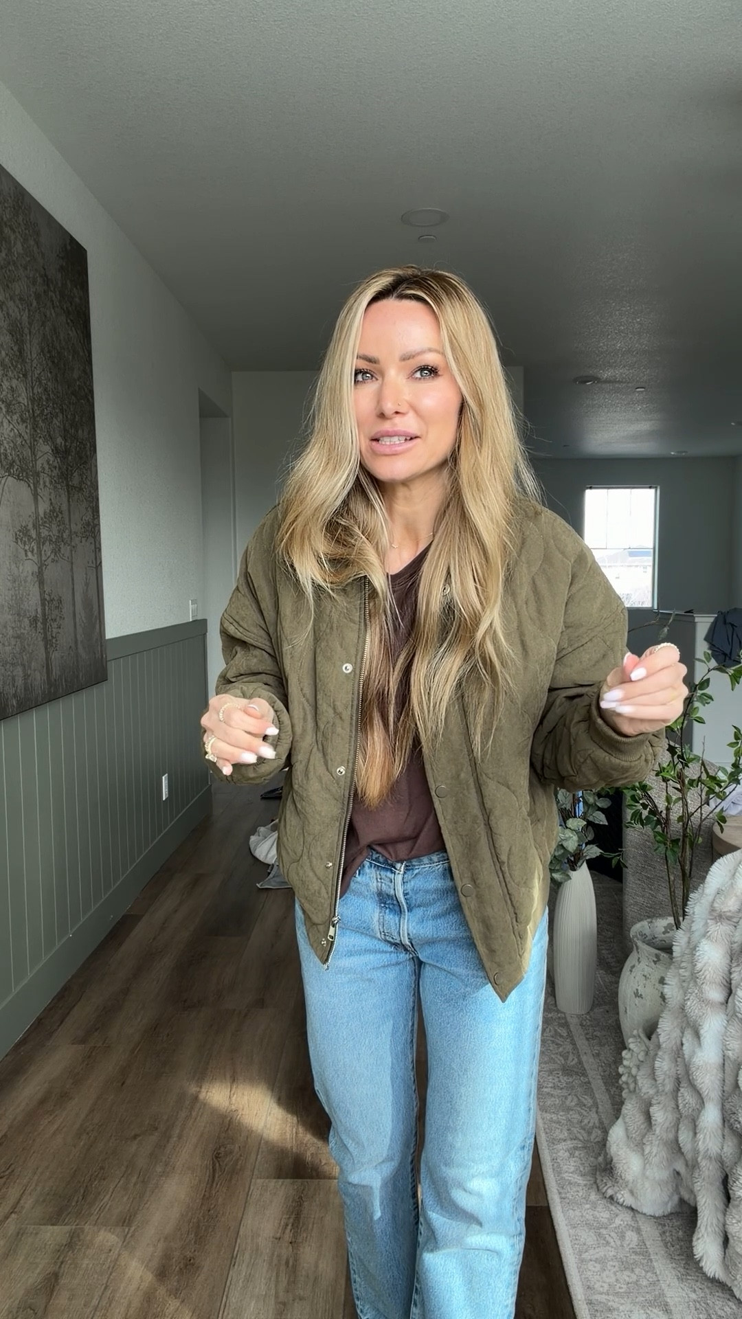 Amazon OOTD
Quilted jacket size a small. Pocket T size small. Jeans size 25 mules are true to size.