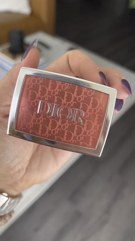 The most perfect shade of blush for fall!!! 
Dior rosy glow blush in shade “rosewood” 


#LTKbeauty #LTKSeasonal #LTKfindsunder50