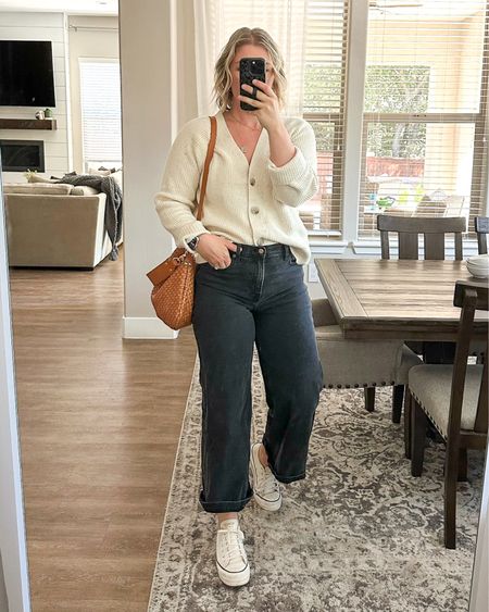 Early fall outfit idea. Cropped wide leg jeans. Cardigan sweater outfit idea.