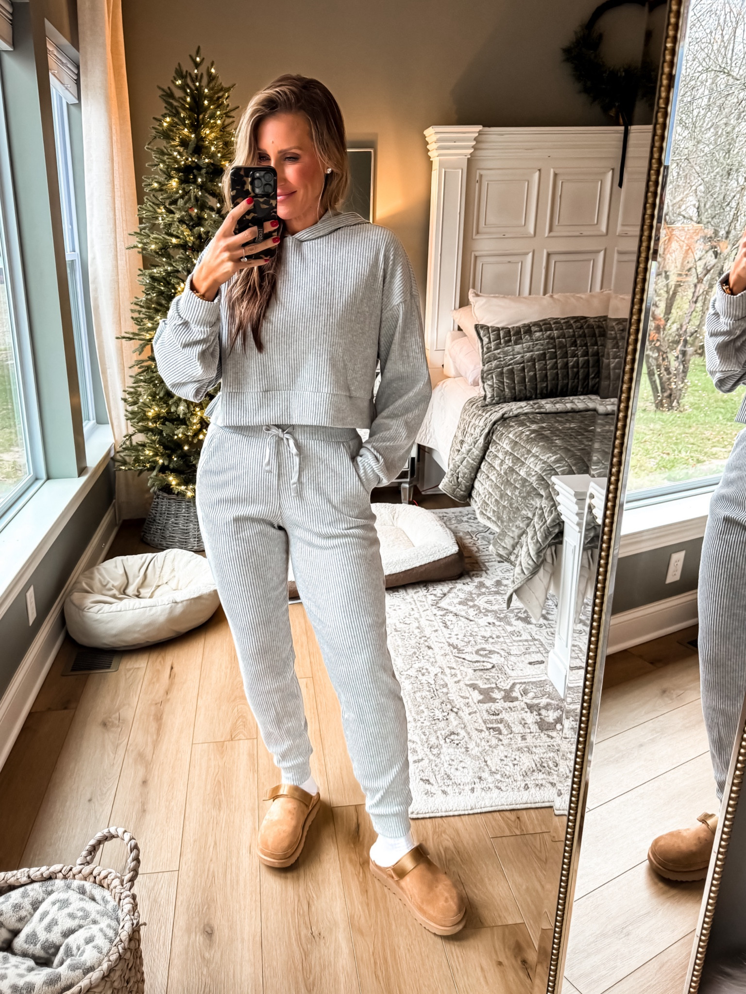 Alo set sz Medium top and bottom 

#LTKCyberWeek #LTKGiftGuide #LTKMidsize