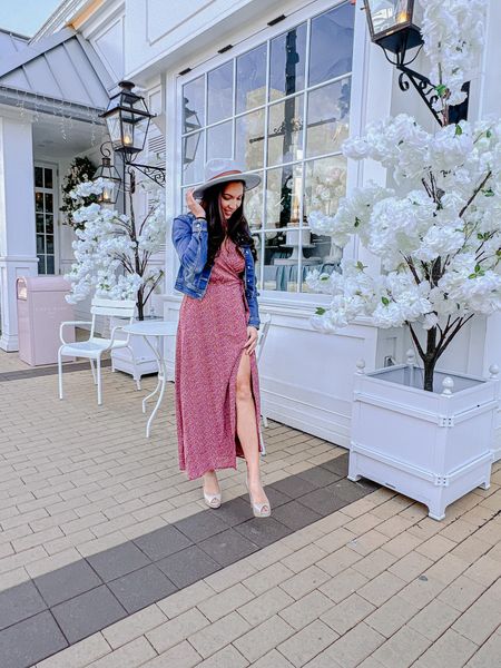 I don’t know about you but this wrap dress has got me excited for spring. 🤩 plus pairing it with a denim jacket is a great way to keep the style but also stay warm when it gets a little chilly. 



#LTKstyletip #LTKunder100 #LTKFind