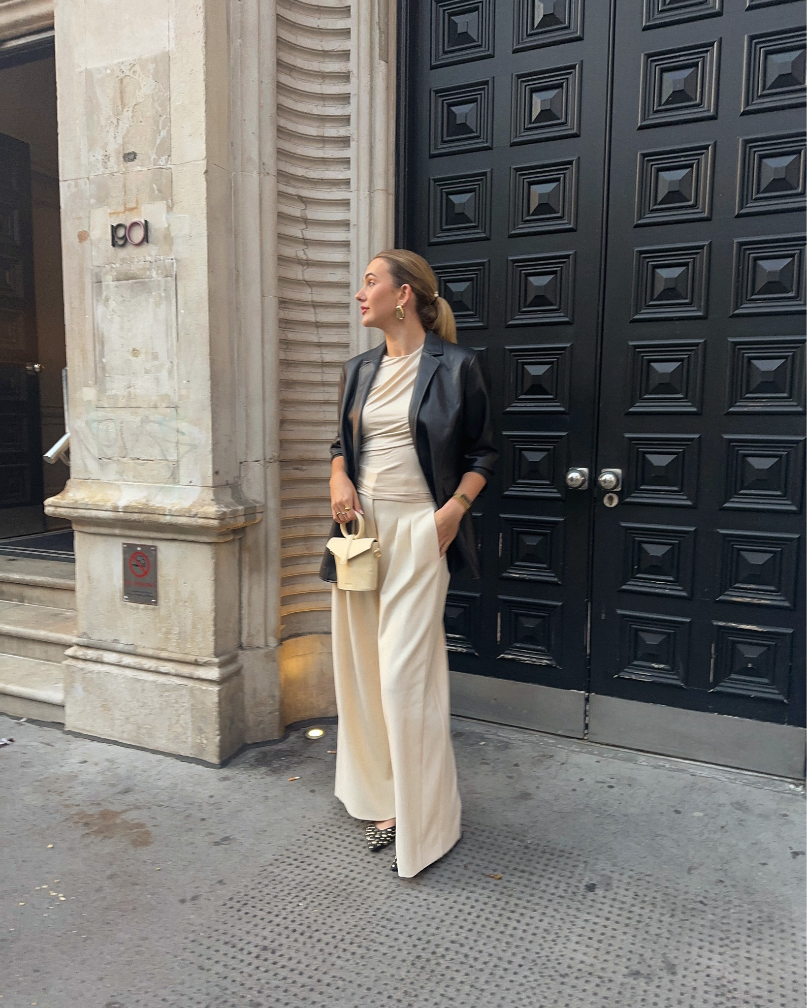 London Fashion Week Day 1 for the @asar_london runway show. 

I wore a monochromatic look for the first show. Styling an all cream base with an oversized leather blazer, gold studded shoes and a cream bag. I tied in the gold with a gold hair tie, chunky earrings and watch. 



#LTKluxury #LTKuk #FashionMonth