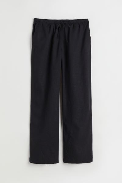 Conscious choice  Relaxed-fit pants in airy, woven fabric. Low waist, waistband with drawstring a... | H&M (US + CA)
