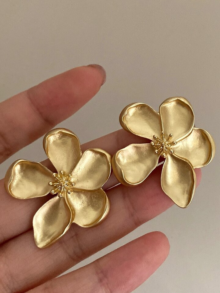 Pendientes de tachuela con diseño de flor | SHEIN