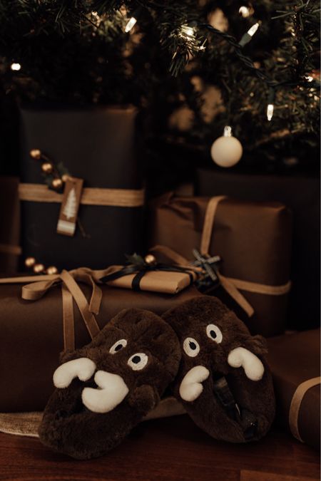 How cute are these moose slippers! 

#LTKHoliday #LTKkids #LTKSeasonal