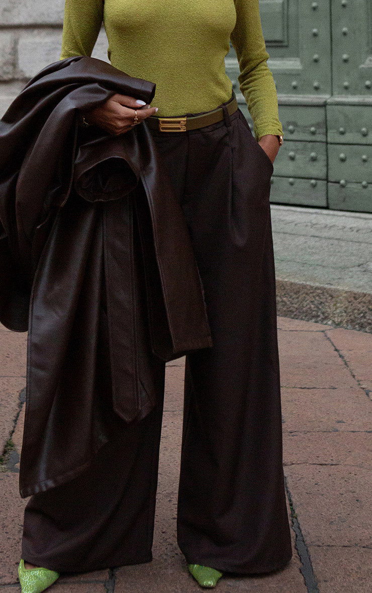 Chocolate Woven Double Pleat Wide Leg Trousers | PrettyLittleThing UK