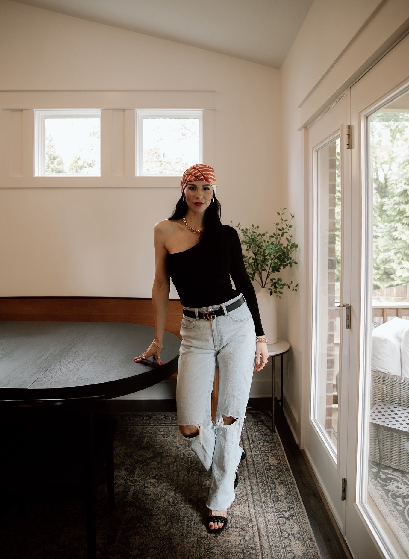 One sleeved tops are instantly sexy✨ (plus I love that I can still wear one strap with my strapless bra)  MNG Mango bandana, Gucci belt, Abercrombie denim #LTKStyleTip

#LTKHoliday #LTKCyberWeek #LTKTall