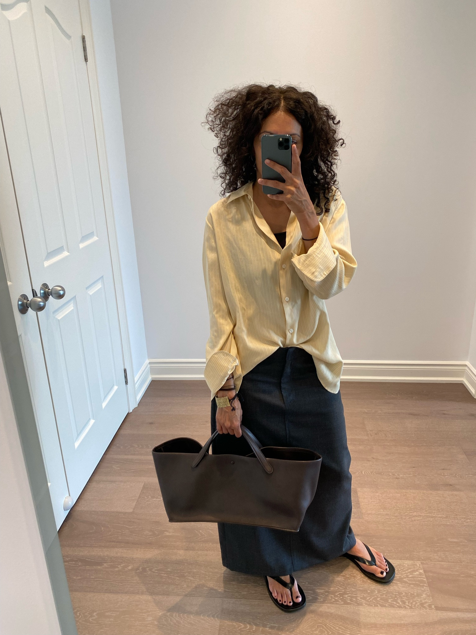 Took an xs in Sisilia, a medium in the skirt, and true size for shoes 