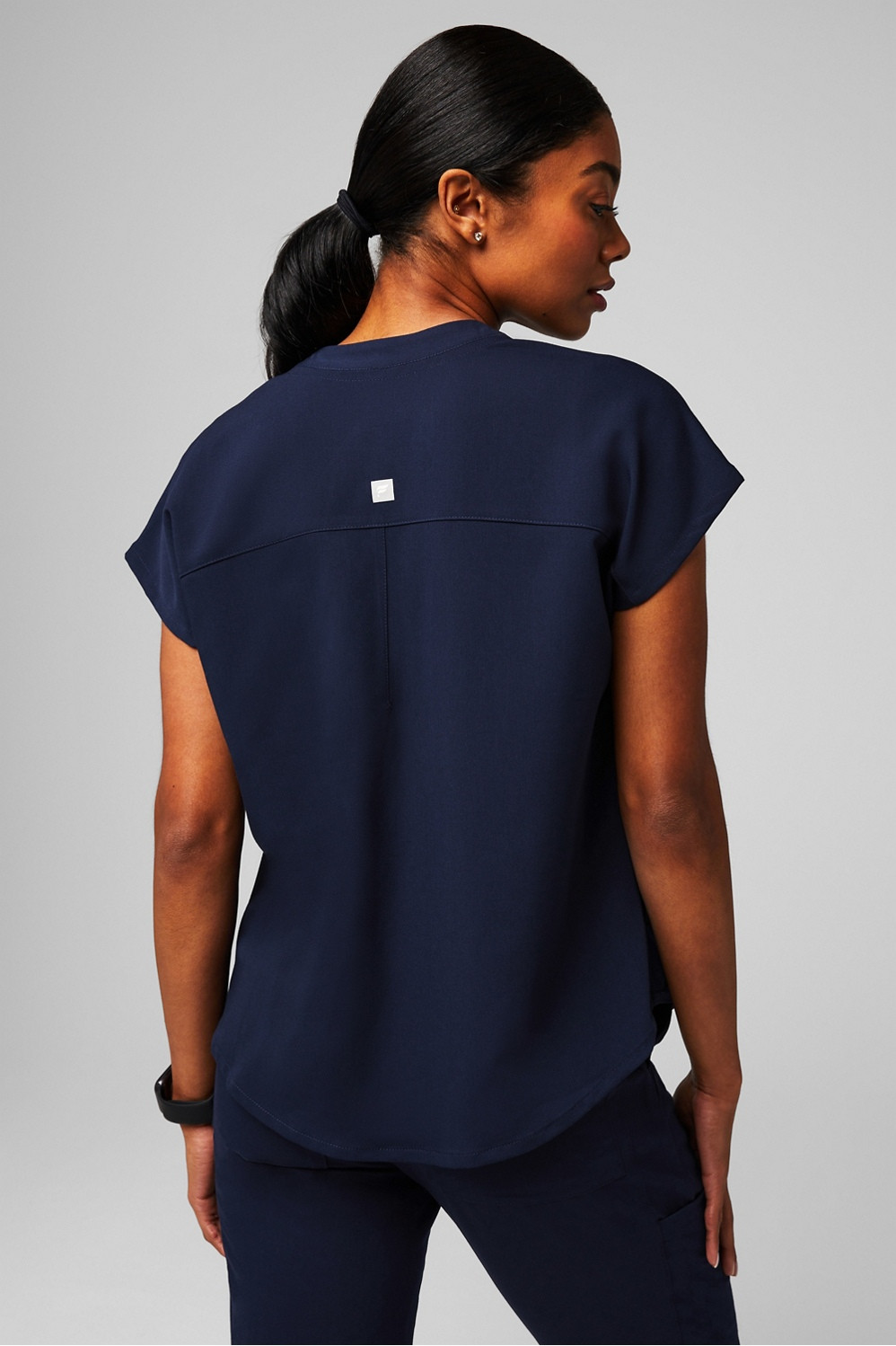Evolve 3-Pocket Scrub Top | Fabletics