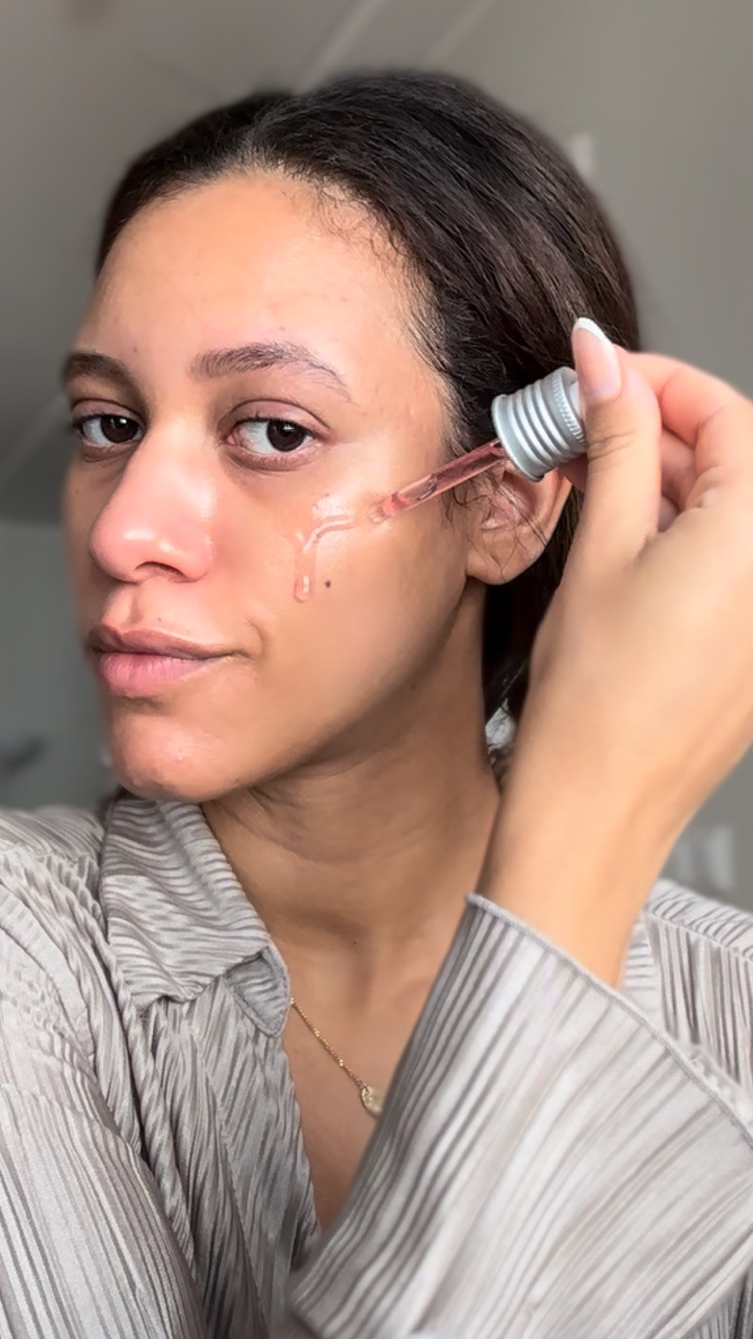 These are the products I use religiously to achieve glass skin✨🤍

All products are available at @yesstyle 
If you download the app and use my reward code Caithleen15 you’ll receive an exclusive discount💖

Products used - steps - why🧖‍♀️
Step 1. Anua Heartleaf pore control cleansing oil
A gentle cleanser that melts away makeup, sunscreen and impurities while soothing soothing your skin with heartleaf extract. Leaving it fresh and calm 

Step 2. Anua Heartleaf quercetinol cleansing foam
a softly bubble cleanse that clears pores, gently exfoliates and makes your skin glow!

Step 3. Anua Rice 70 Glow milky toner
Instantly brightens and hydrates for a clear, radiant and even complexion while boosting and strengthening your skin barrier

Step 4. Anua Niacinamide 10 TXA 4 serum
Fades dark spots, hyperpigmentation & acne scars. Leaves your skin super hydrated don’t forget to use sunscreen afterwards⭐️

@anua_global @yesstyleinfluencers 

 

#LTKbeauty