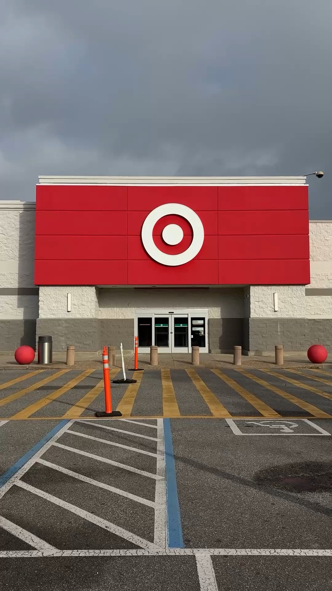 Come shop for small home with me,  Presidents’ Day deals are here. You’ll find deals on towels, organization, and storage and furniture.

#presidentsday #deals #target #targetsale #smallspace #smalllivingroom #smallbathroom

#LTKHome #LTKSaleAlert #LTKMostLoved