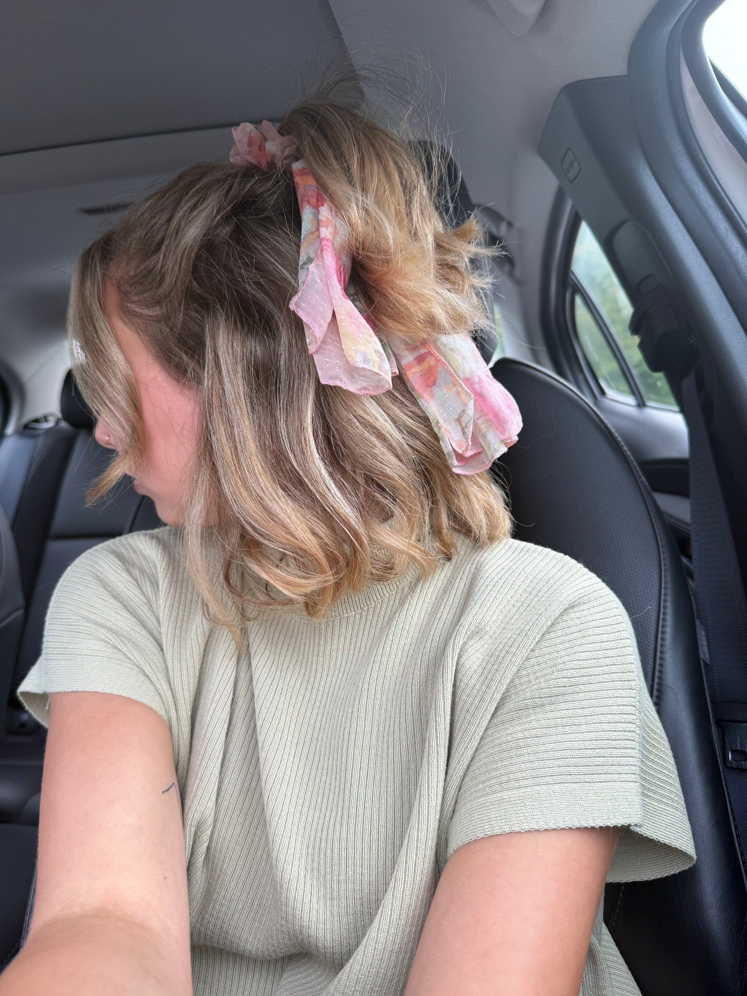 The cutest hair accessory 🤭🩷

#LTKWorkwear #LTKSeasonal #LTKStyleTip