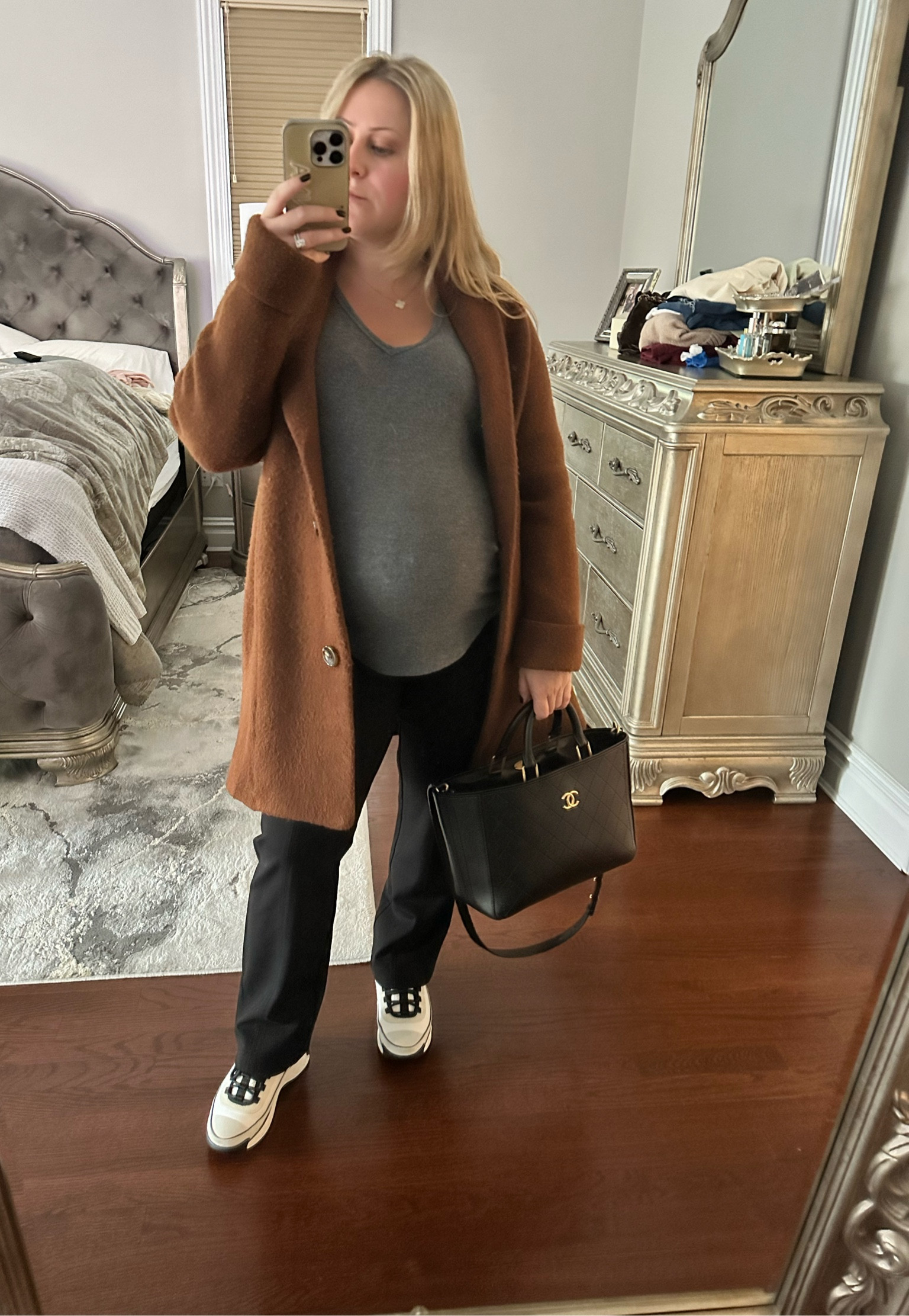 Trousers with an elastic band fits anyone pregnant or not!

#LTKfindsunder100 #LTKbump #LTKstyletip