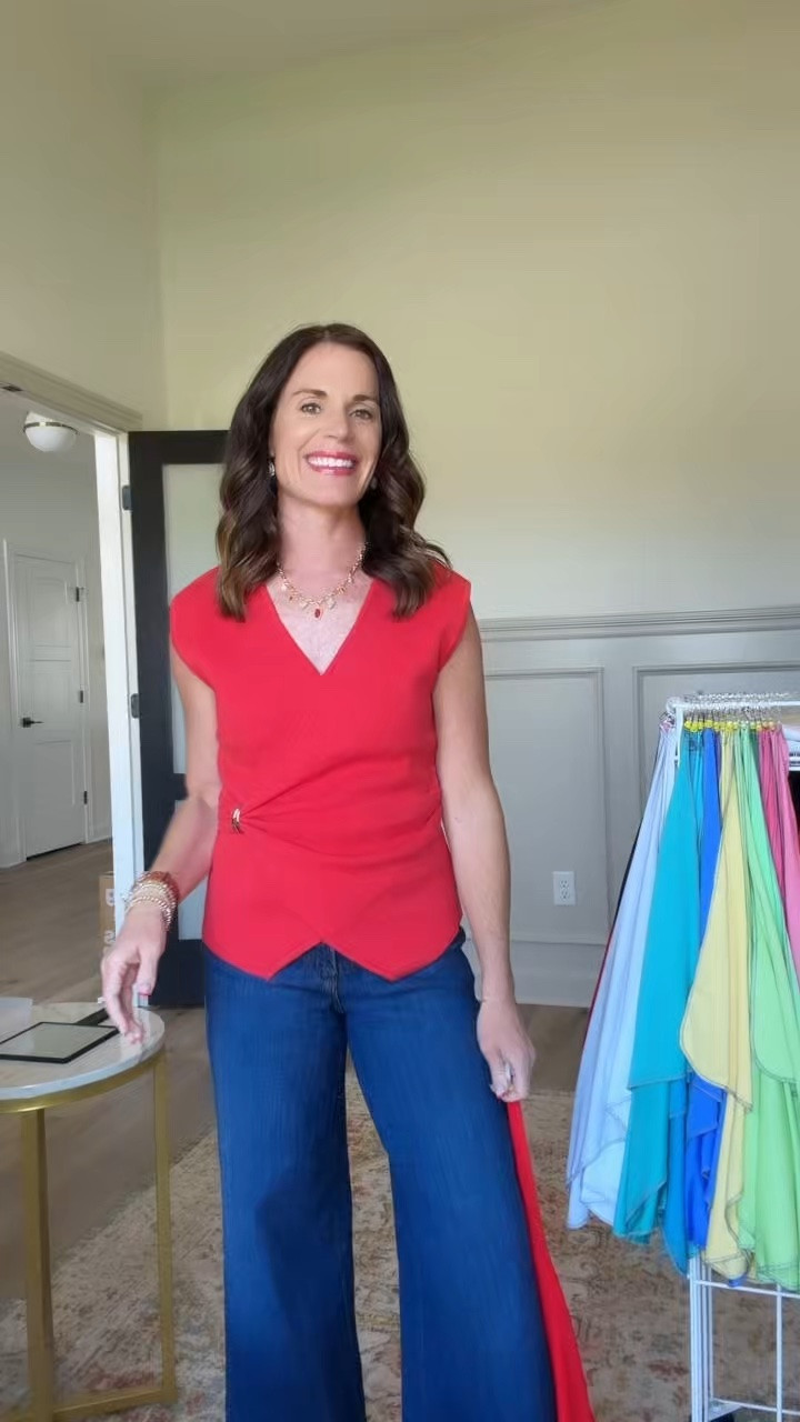 OOTD

Top: get it at MYELLEMENT 
Jeans: Size 0