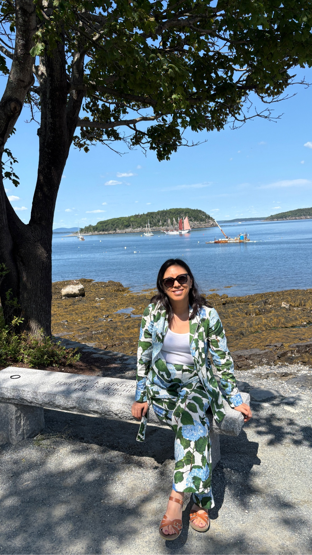 Hiked in my linen set today 🫠  created with deadstock Oscar de la Renta fabric. 