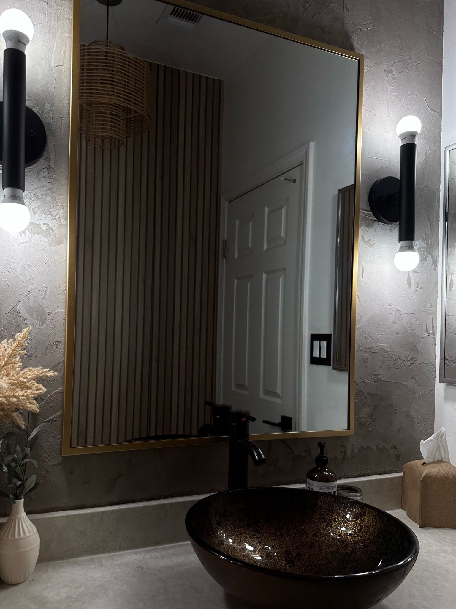 Bathroom details 

#LTKstyletip #LTKhome #LTKfindsunder100