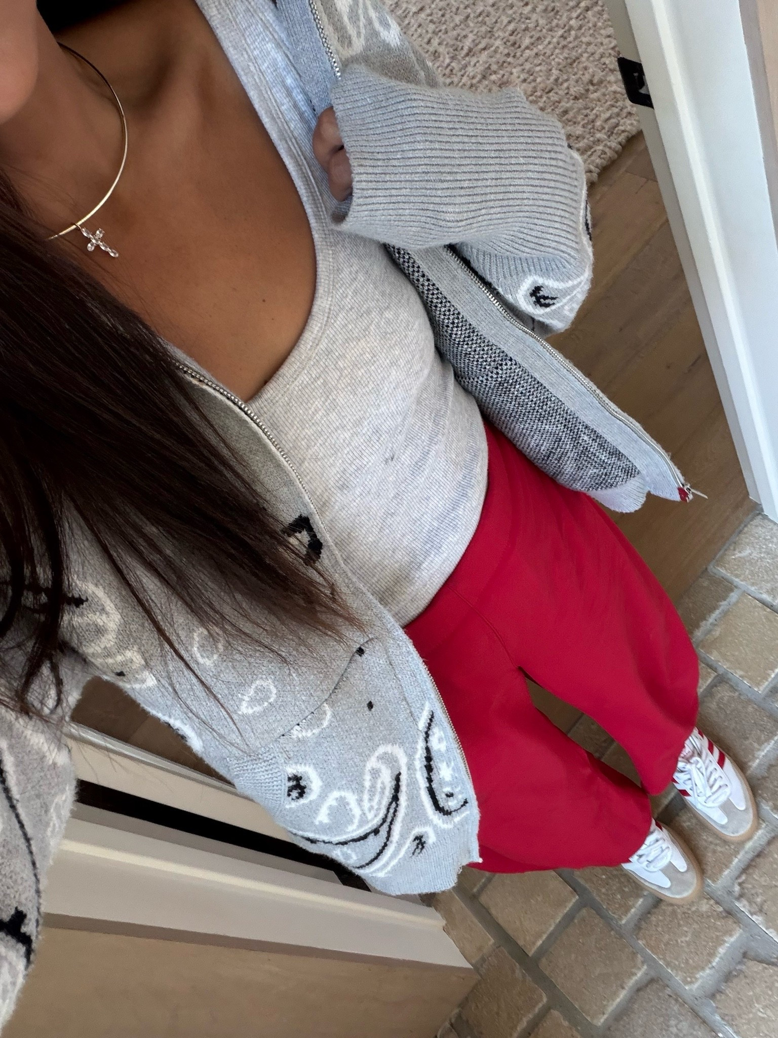 Haven’t done a pop of red in awhile!! Jacket and pants from Amazon❤️

Tank: medium 
Jacket: medium 
Pants: medium